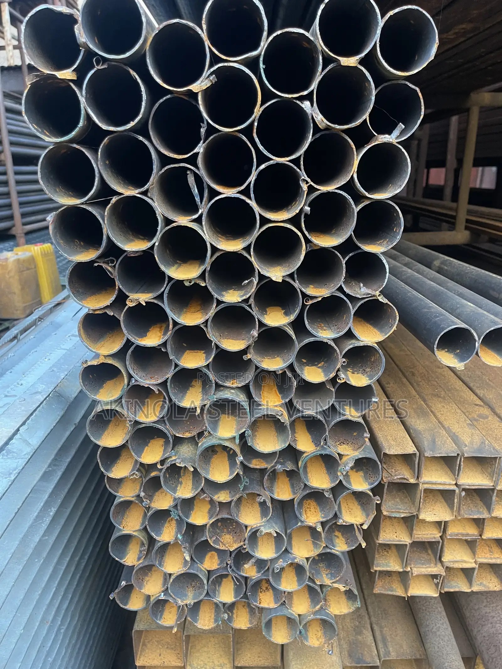 1.5 Inch by 2mm Mild Steel Black Pipe (1,1/2")