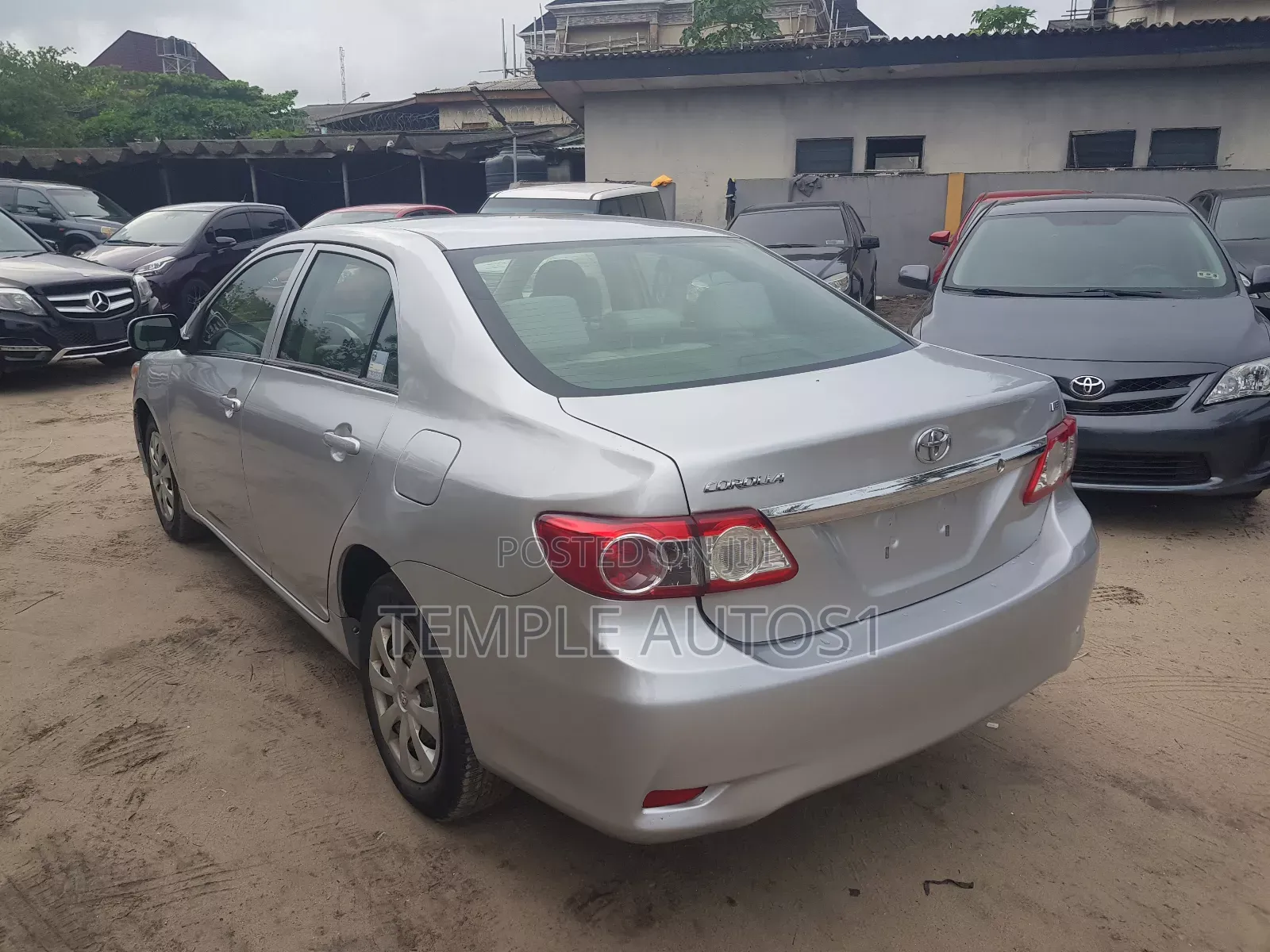 Toyota Corolla LE 4dr Sedan (1.8L 4cyl 4A) 2012 Silver
