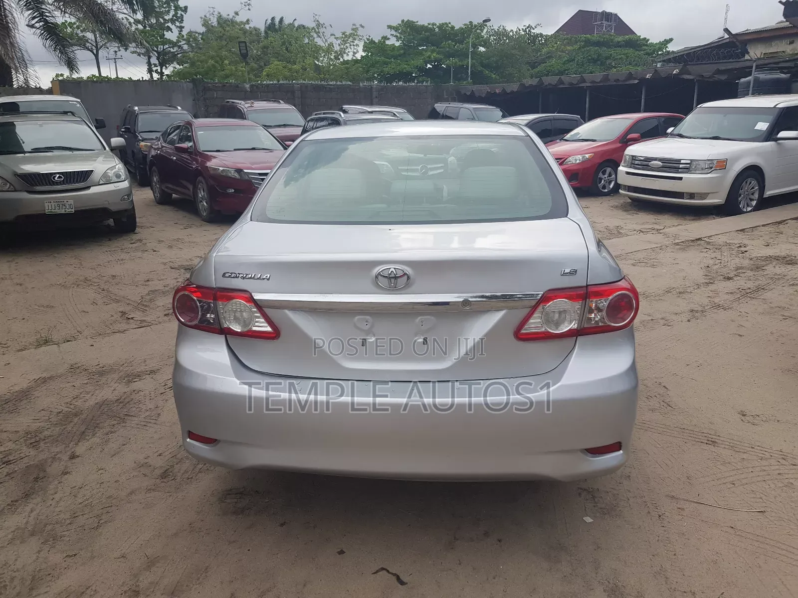 Toyota Corolla LE 4dr Sedan (1.8L 4cyl 4A) 2012 Silver