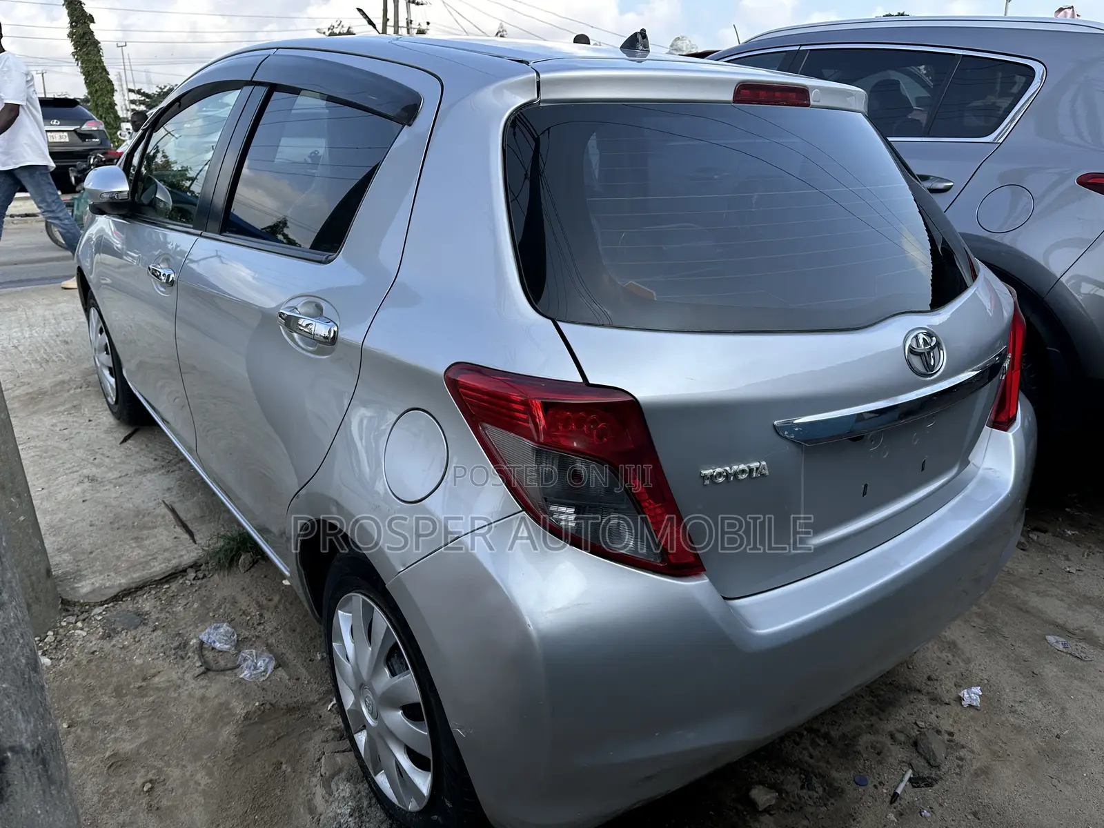 Toyota Yaris L Hatchback 3dr 2014 Silver