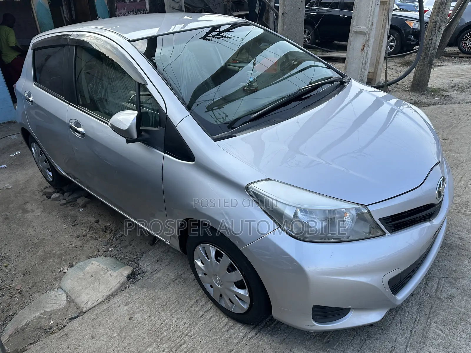 Toyota Yaris L Hatchback 3dr 2014 Silver