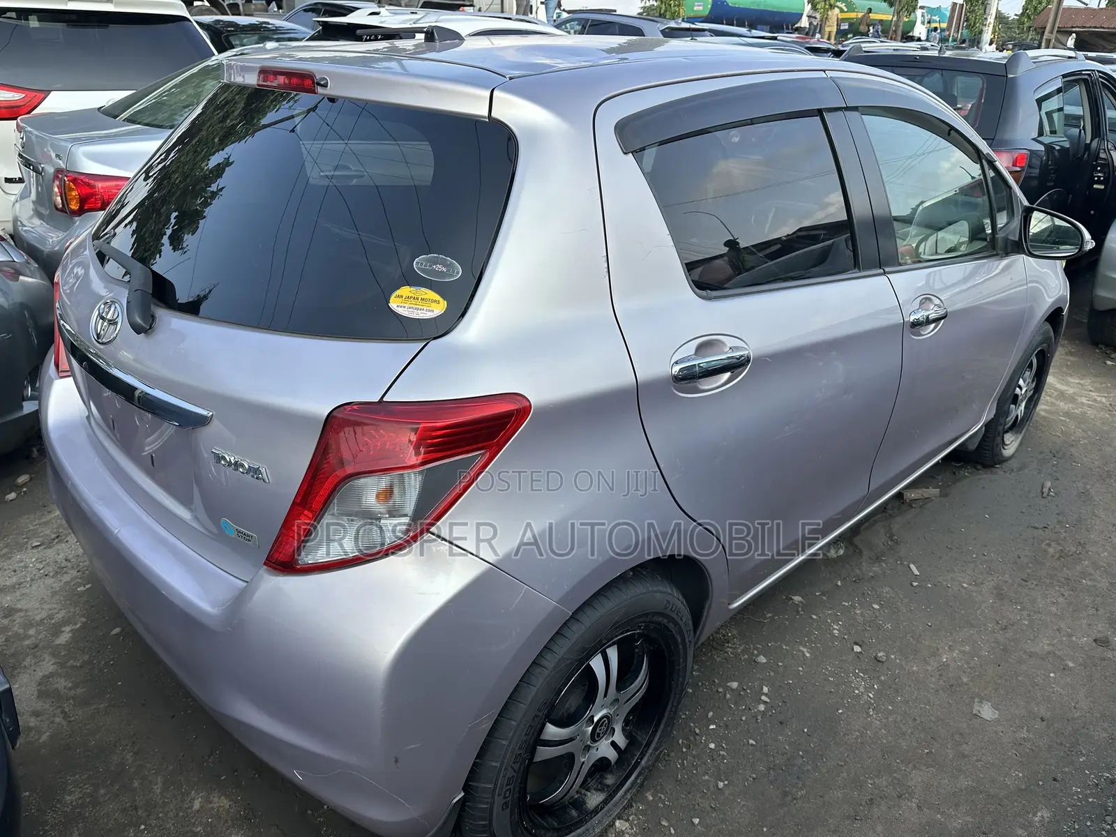 Toyota Yaris L Hatchback 3dr 2013 Gray