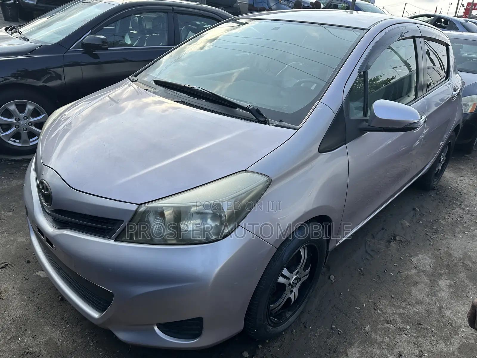 Toyota Yaris L Hatchback 3dr 2013 Gray