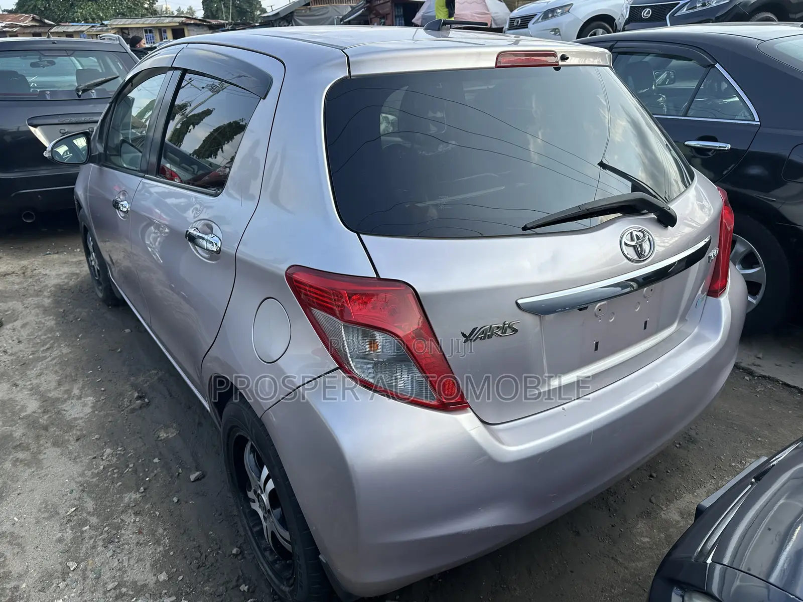 Toyota Yaris L Hatchback 3dr 2013 Gray