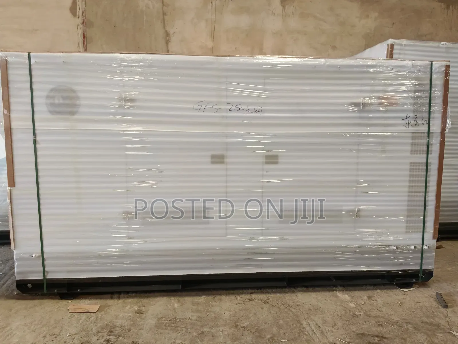 250kva (6 Cylinders)Perkins Soundproof High Quality Electric Generator