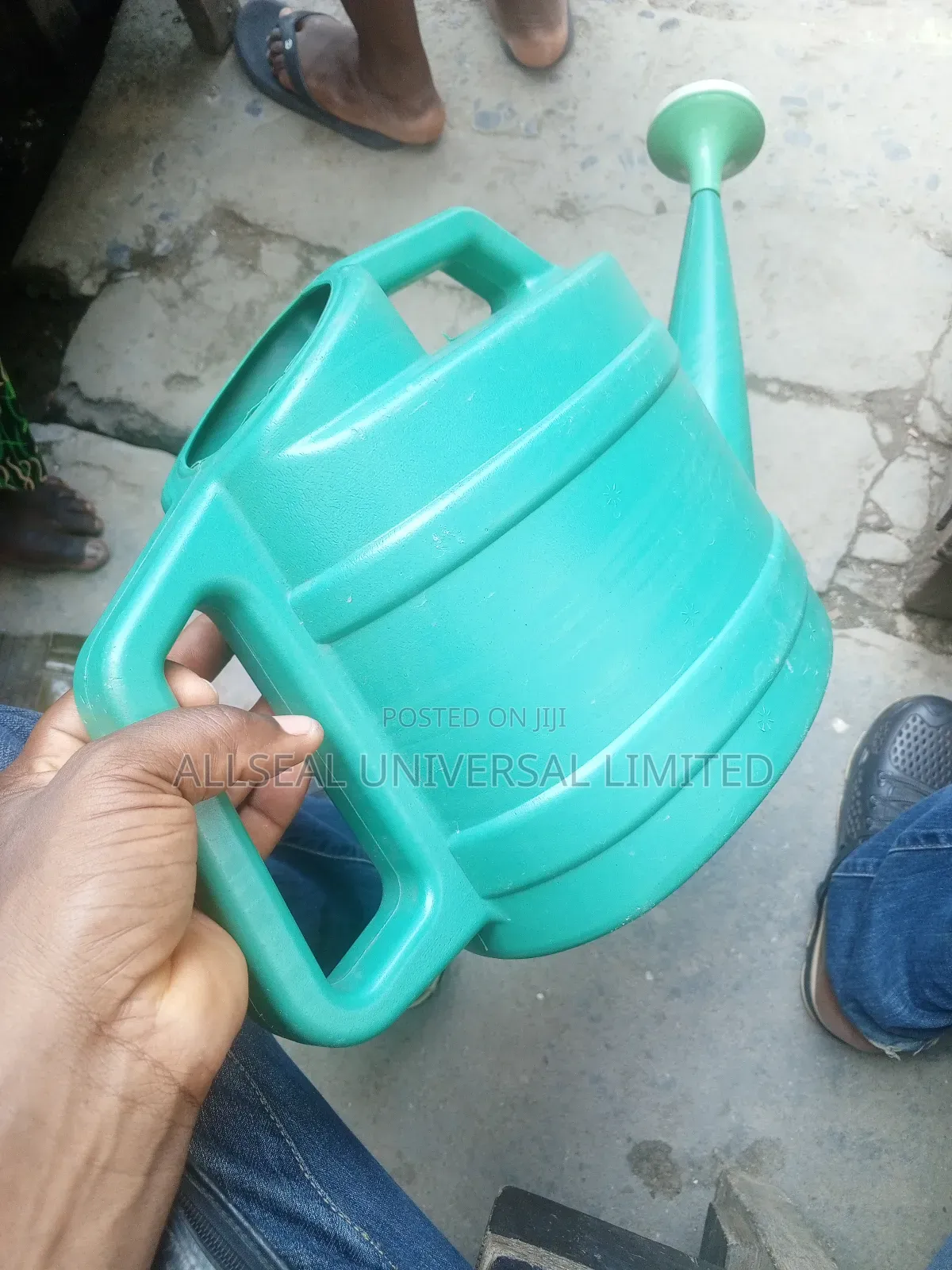 8litres Plastic Agricultural Watering Cans (Nous Parlons Français)
