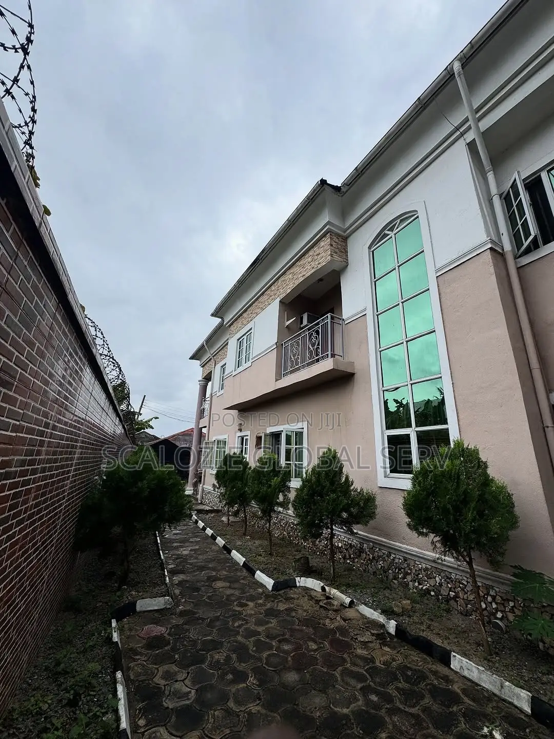 5bdrm Duplex in New Road, Ada for sale