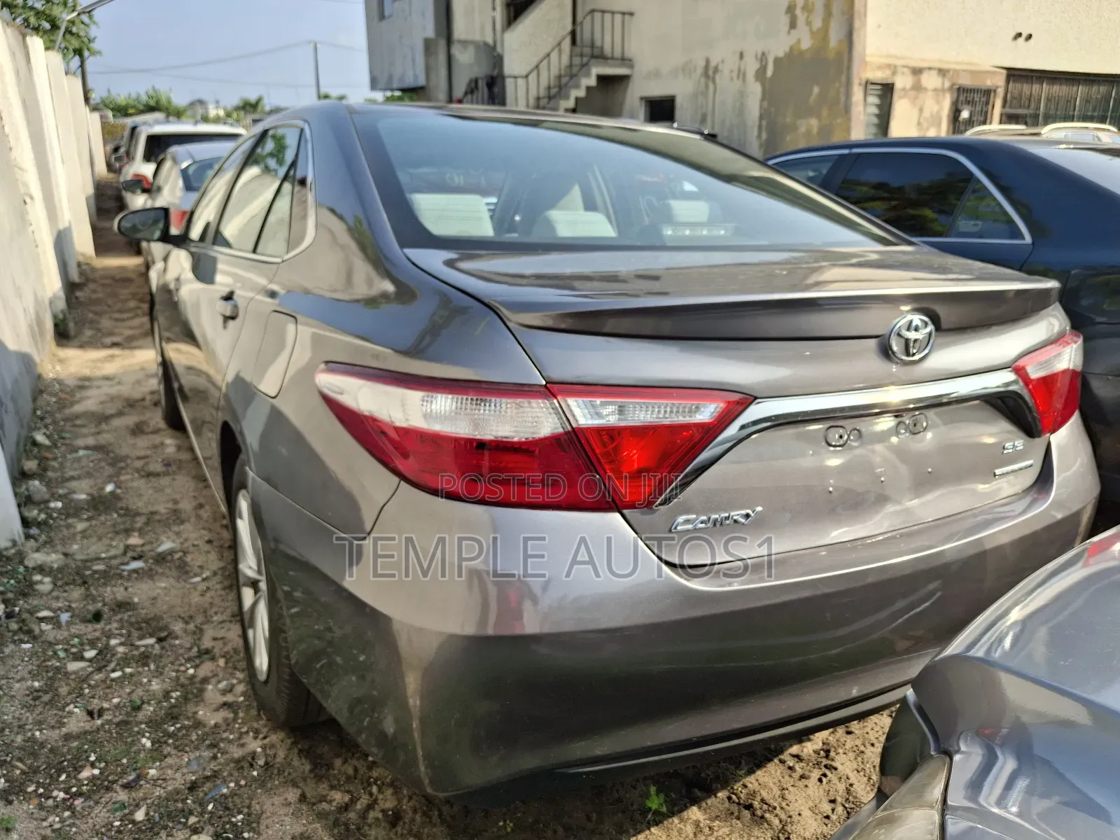 Toyota Camry 2016 Gold