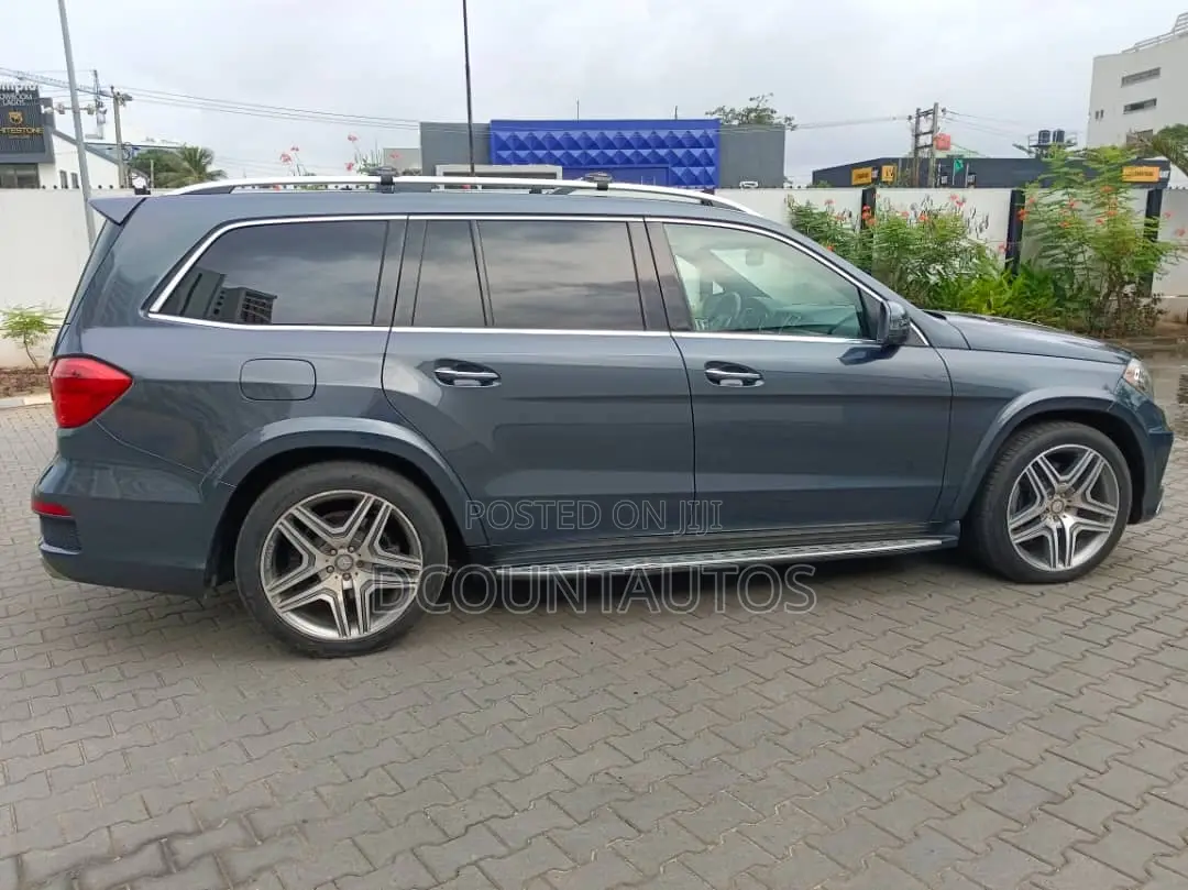 Mercedes-Benz GL-Class GL550 4MATIC 4dr SUV AWD (4.7L 8cyl Turbo 7A)