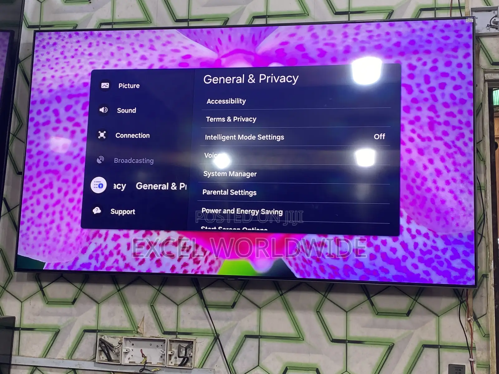 65” Samsung Qled Resolution Smart Tv With 120hz Refresh Rate