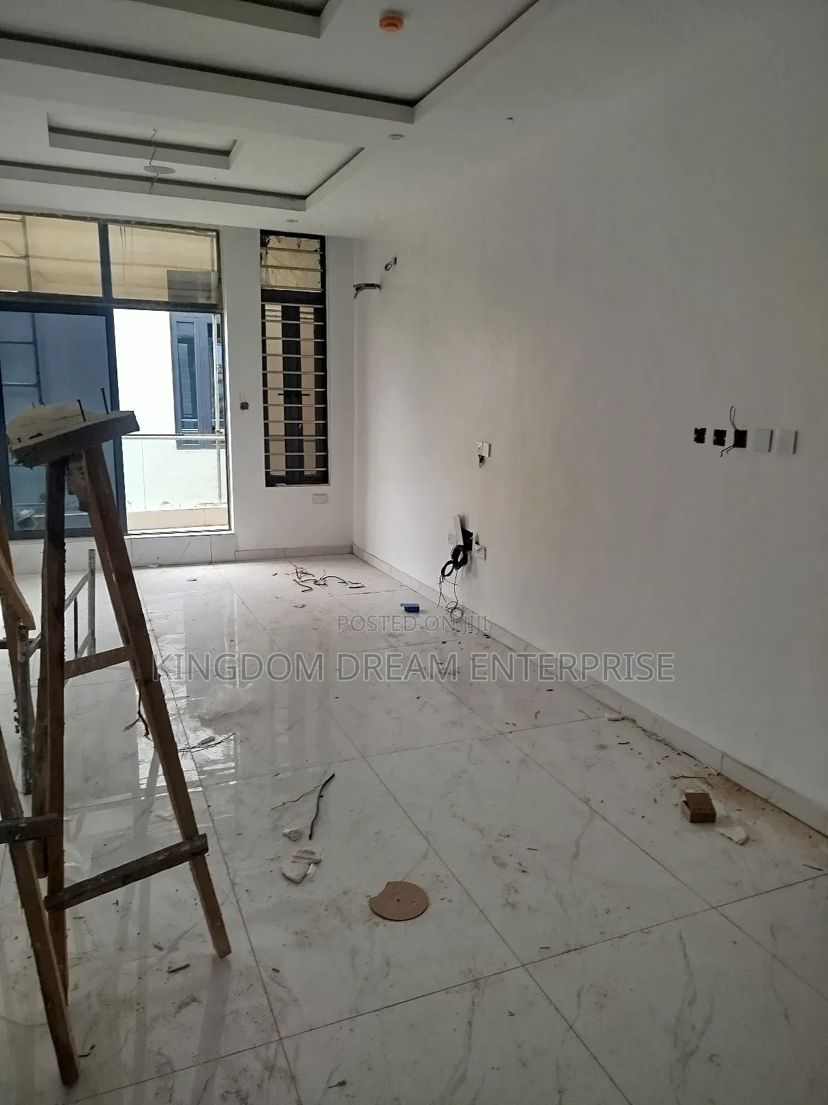 5bdrm House in Omole Phase 1 for sale
