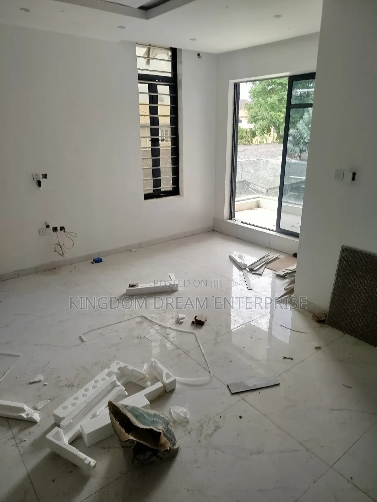5bdrm House in Omole Phase 1 for sale