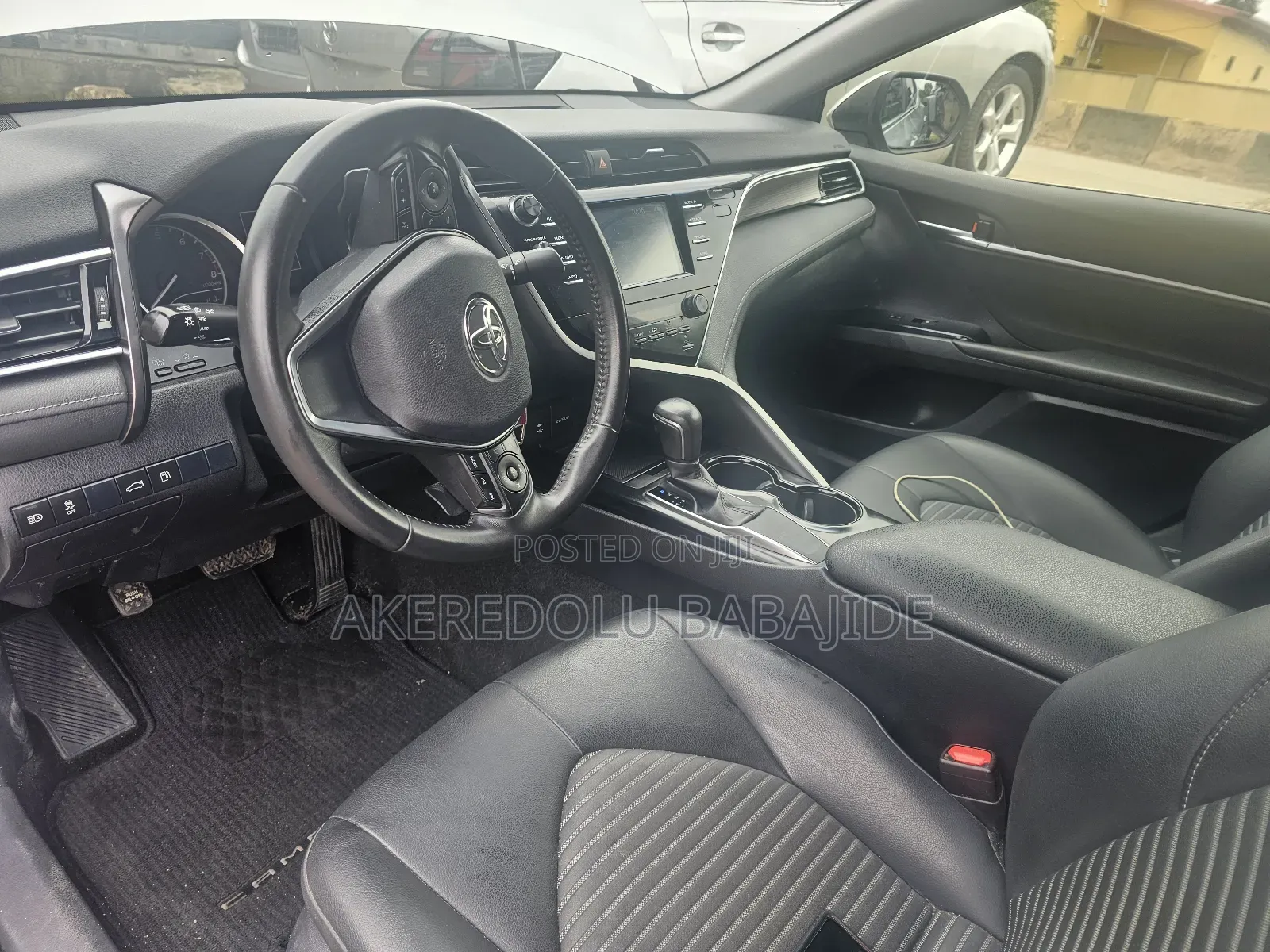 Toyota Camry XLE FWD (2.5L 4cyl 8AM) 2018 Silver