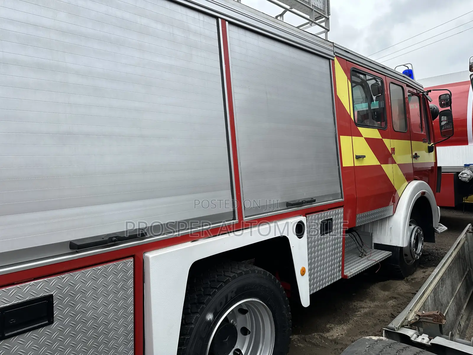 Mercedes Benz Fire Fighter Truck 1222