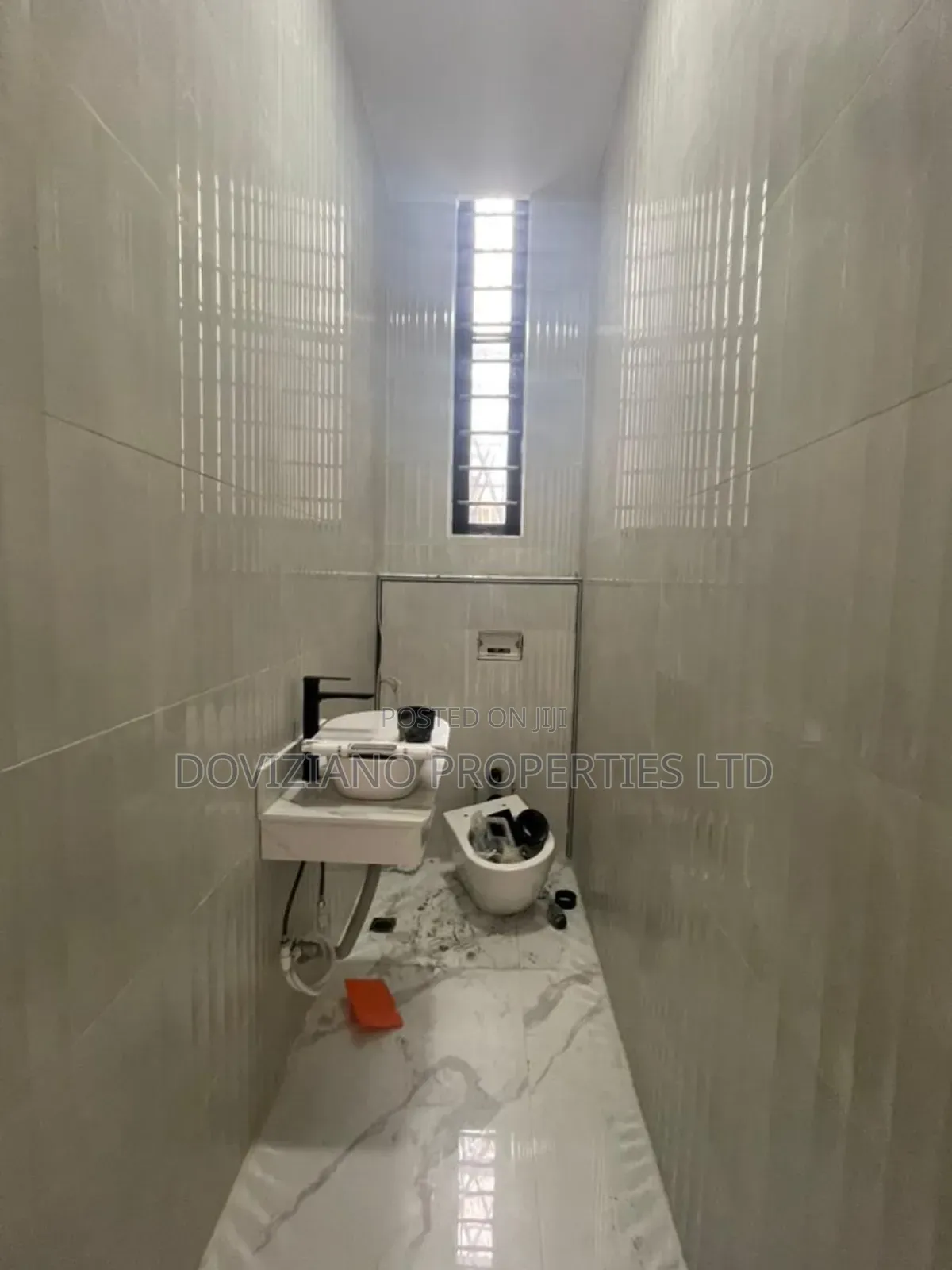 5bdrm Duplex in Chevron for sale