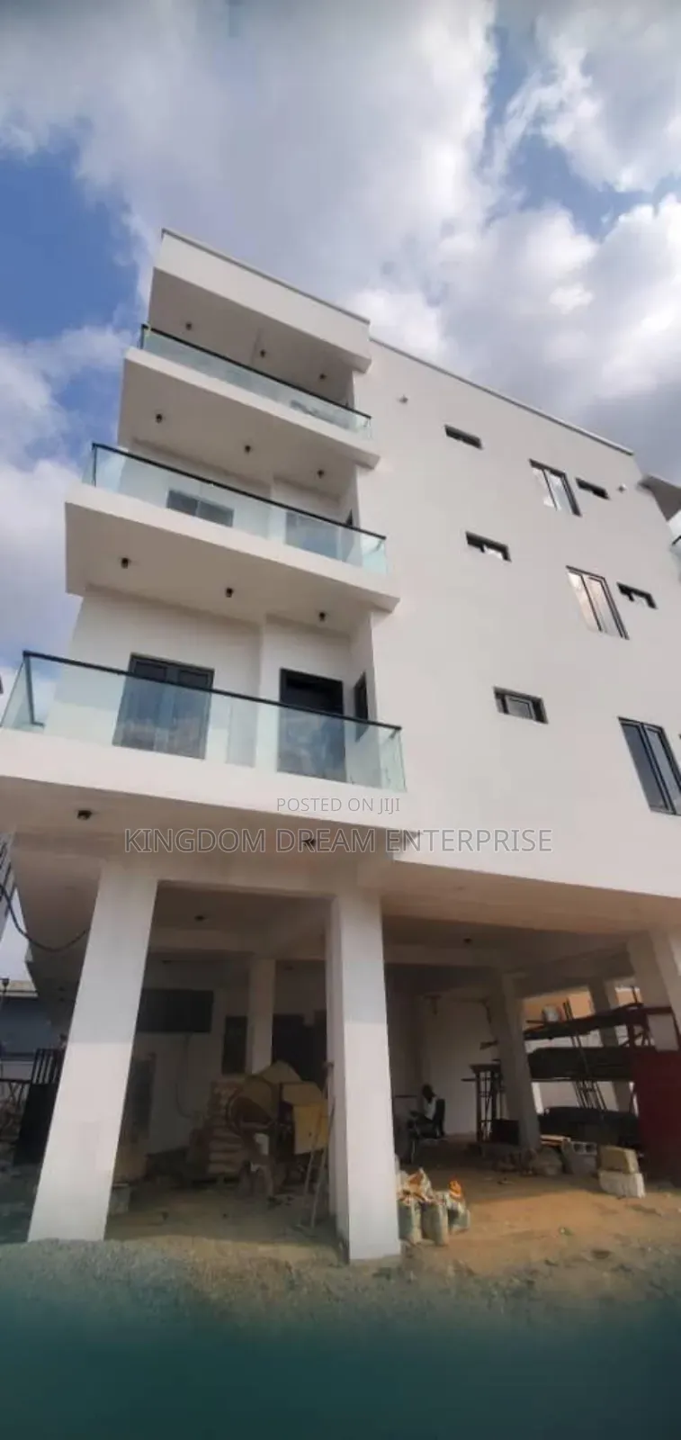 3bdrm Apartment in Adeniyi Jones for rent