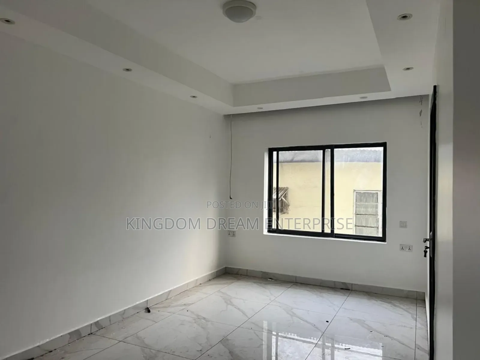 3bdrm Apartment in Adeniyi Jones for rent