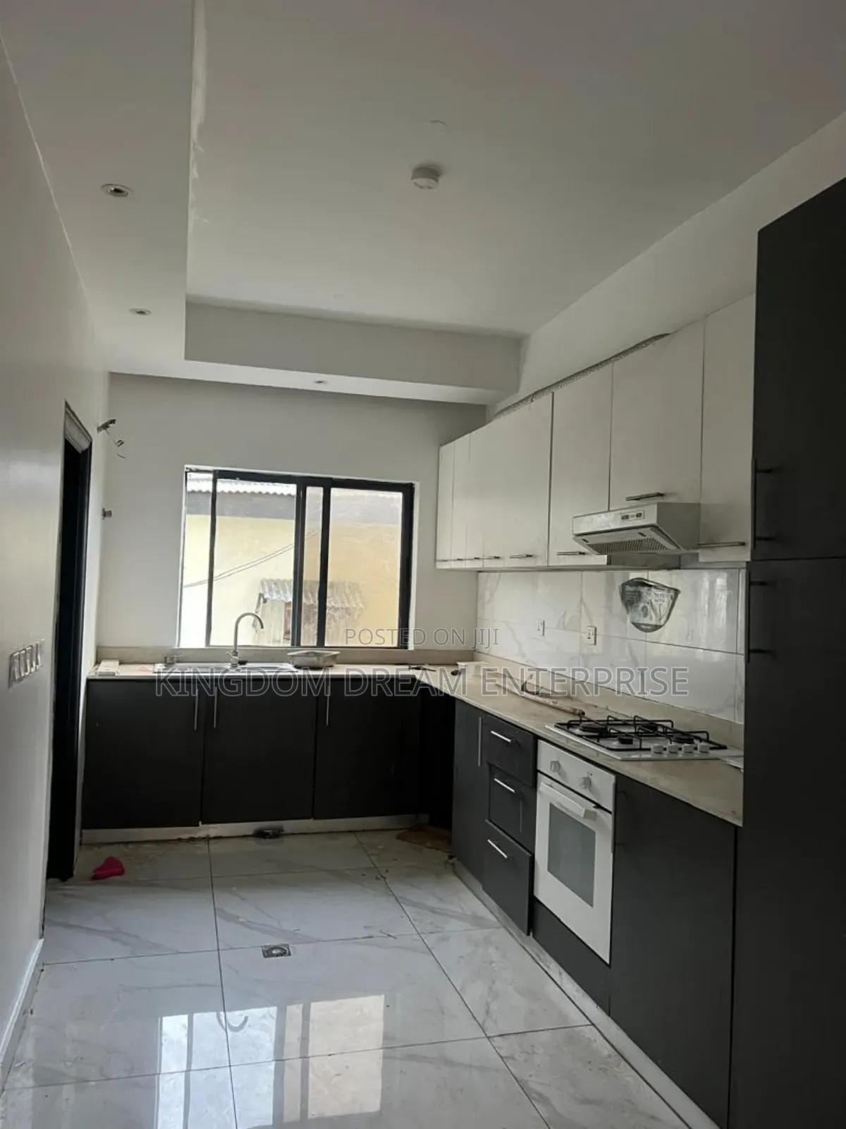 3bdrm Apartment in Adeniyi Jones for rent
