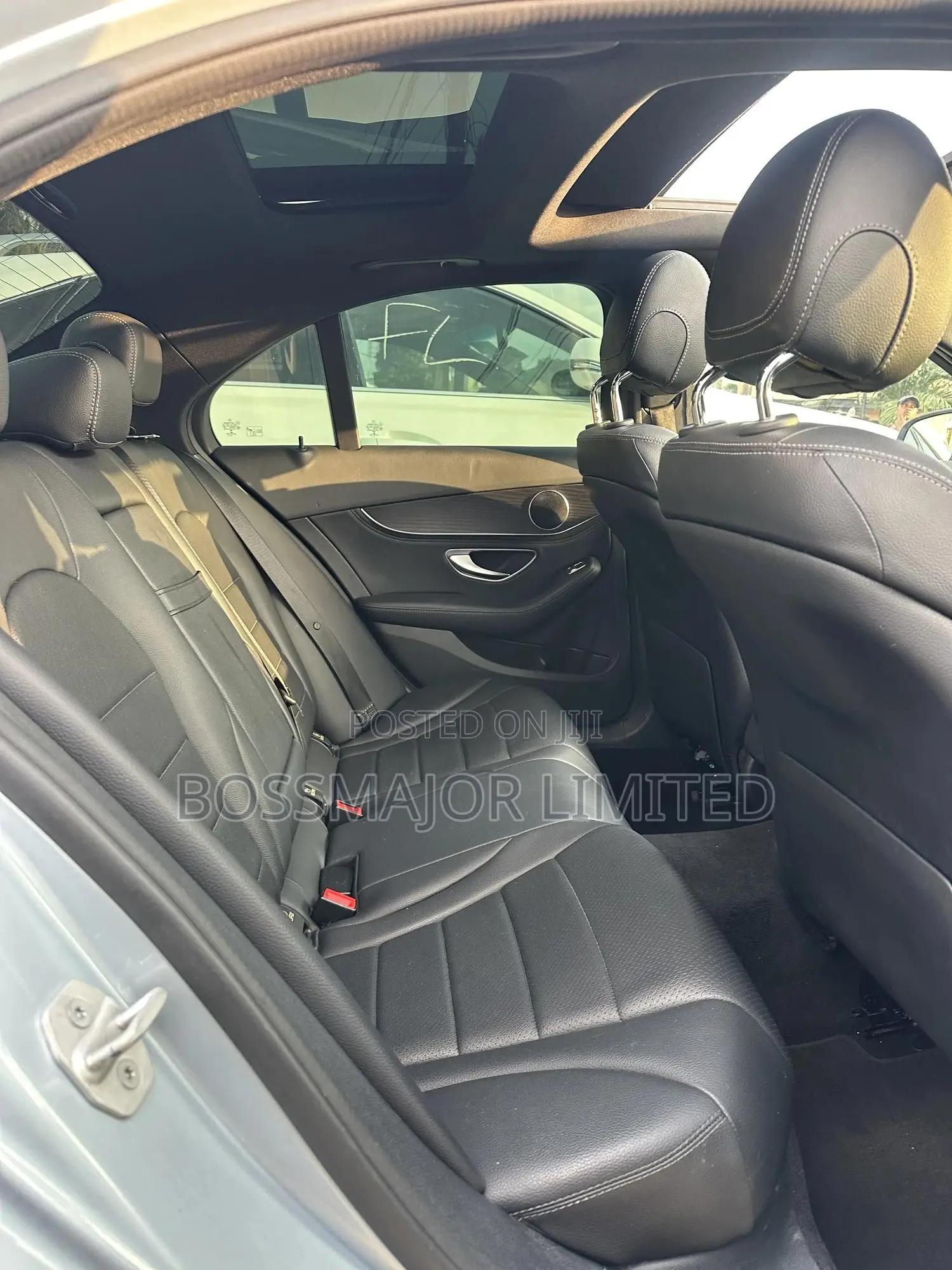 Mercedes-Benz C300 Luxury Sedan RWD (2.0L 4cyl 7A) 2016 Blue