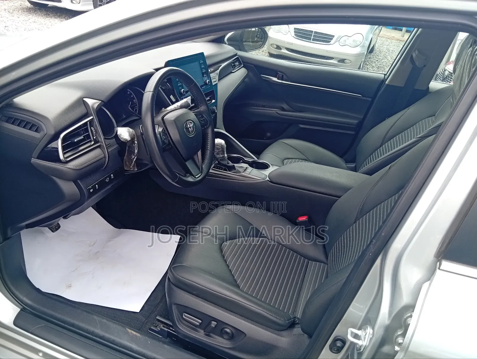 Toyota Camry SE Auto 2024 Silver