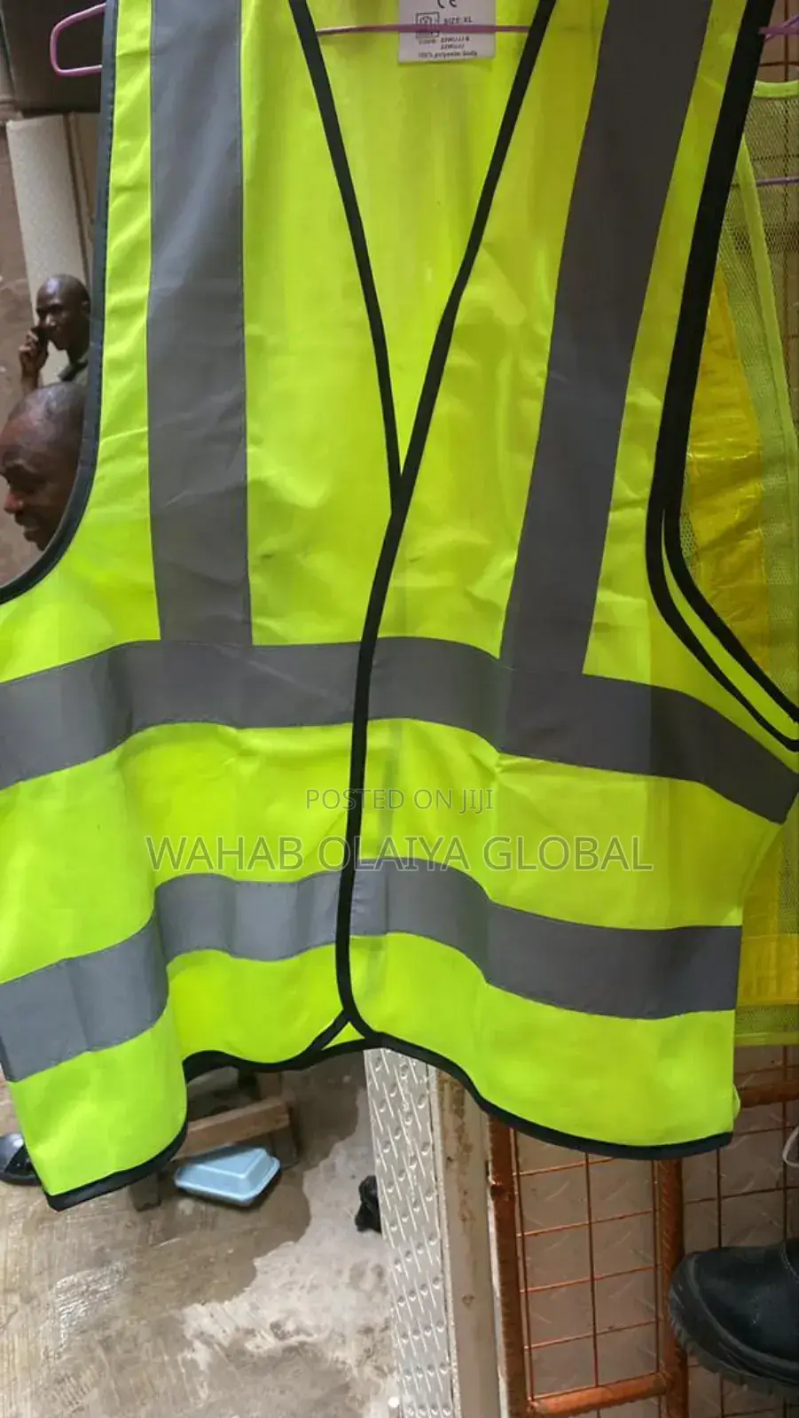 Reflective Safety Jacket – High Visibility & Durable Workwear