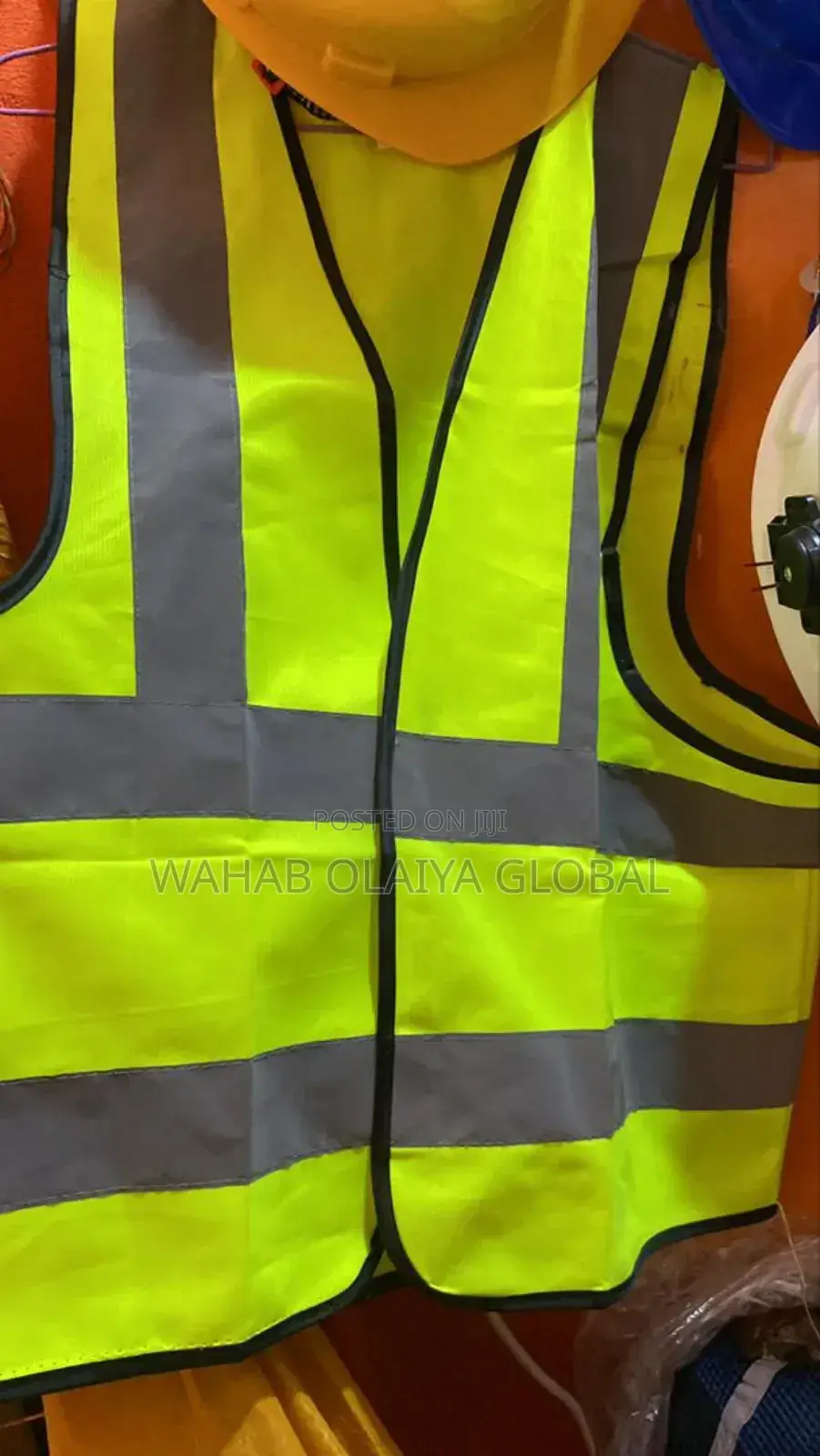 Reflective Safety Jacket – High Visibility & Durable Workwear