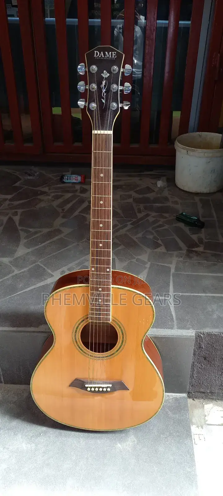 Quality Dame Uk Used Acoustic Guitar