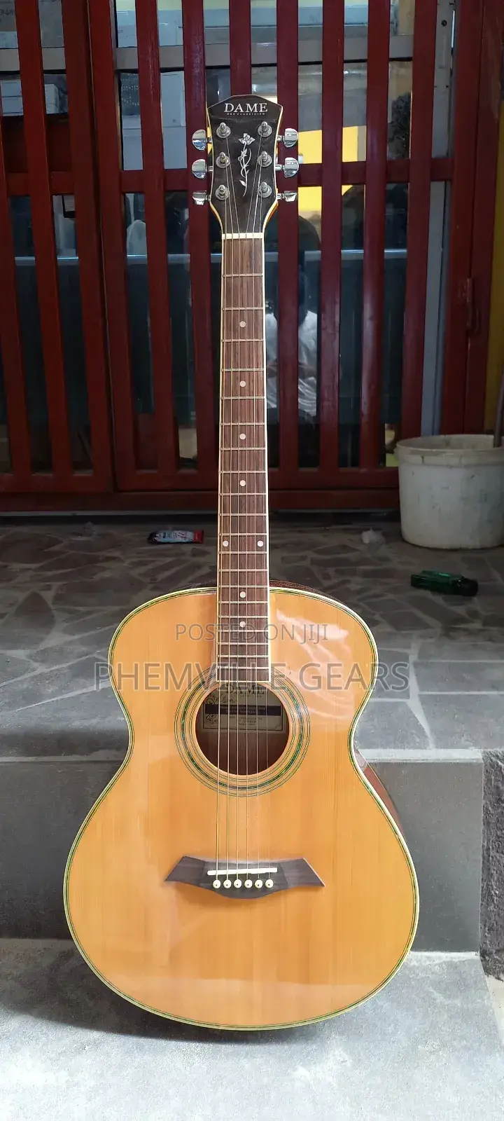 Quality Dame Uk Used Acoustic Guitar