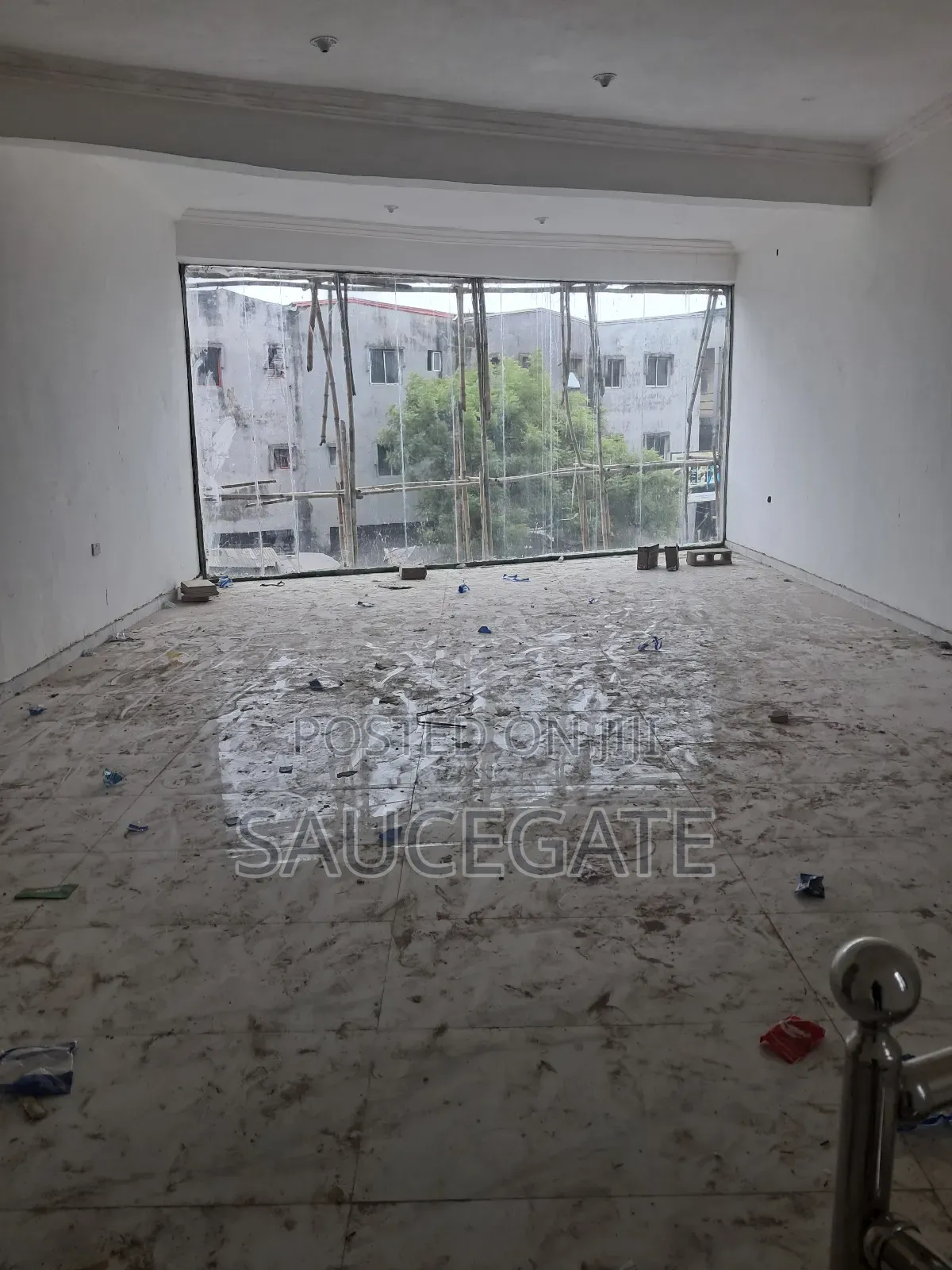 Office Space for Rent at Trade Fair Up and Down