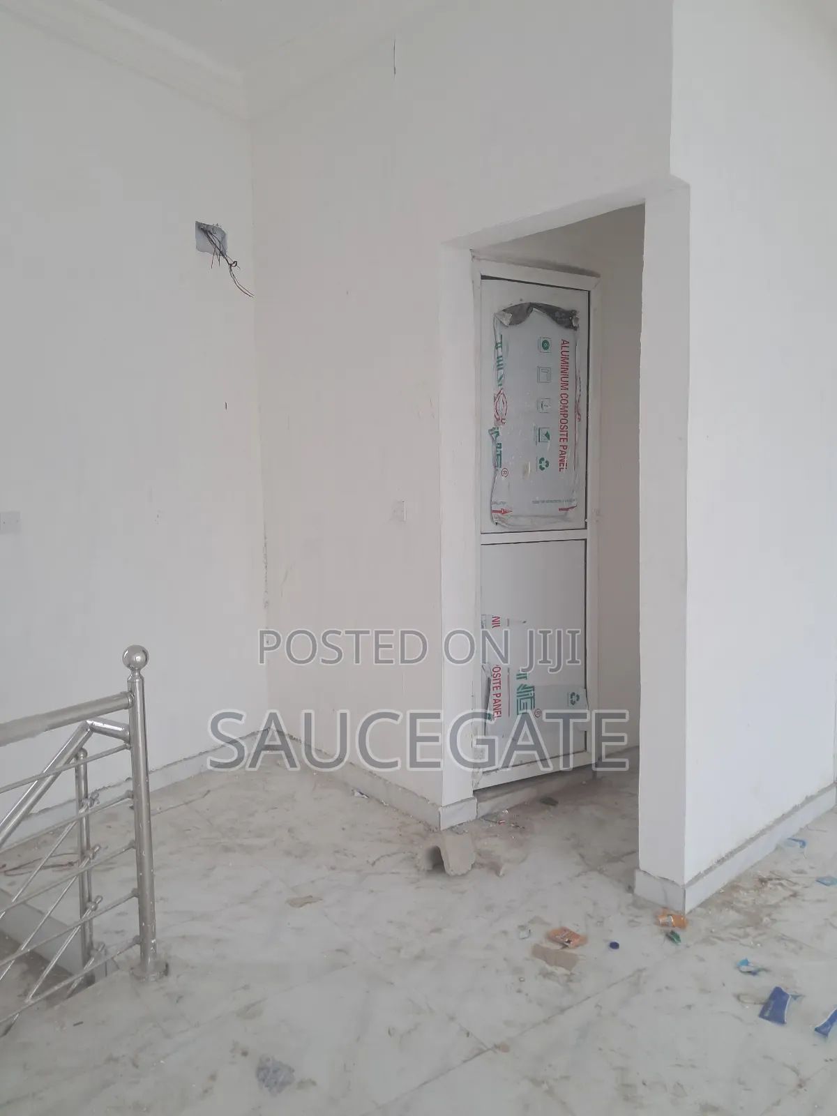Office Space for Rent at Trade Fair Up and Down
