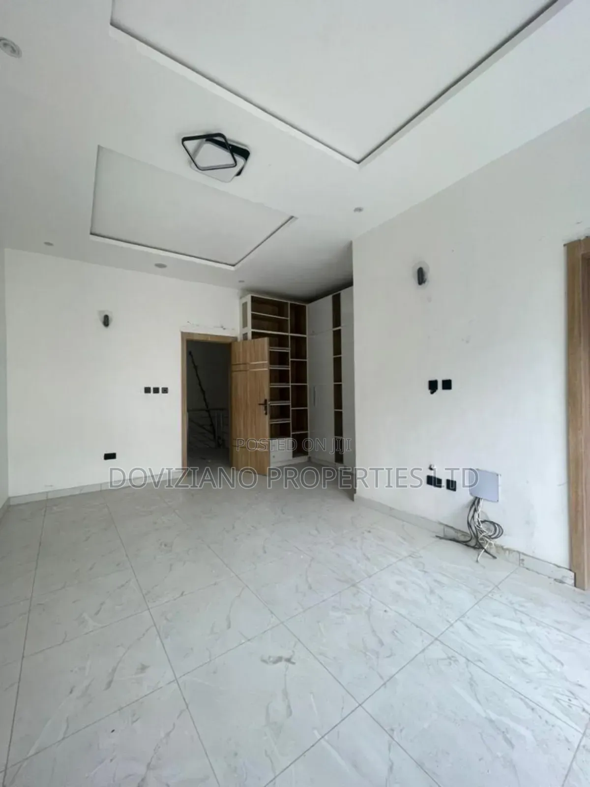 4bdrm Duplex in Chevron for sale