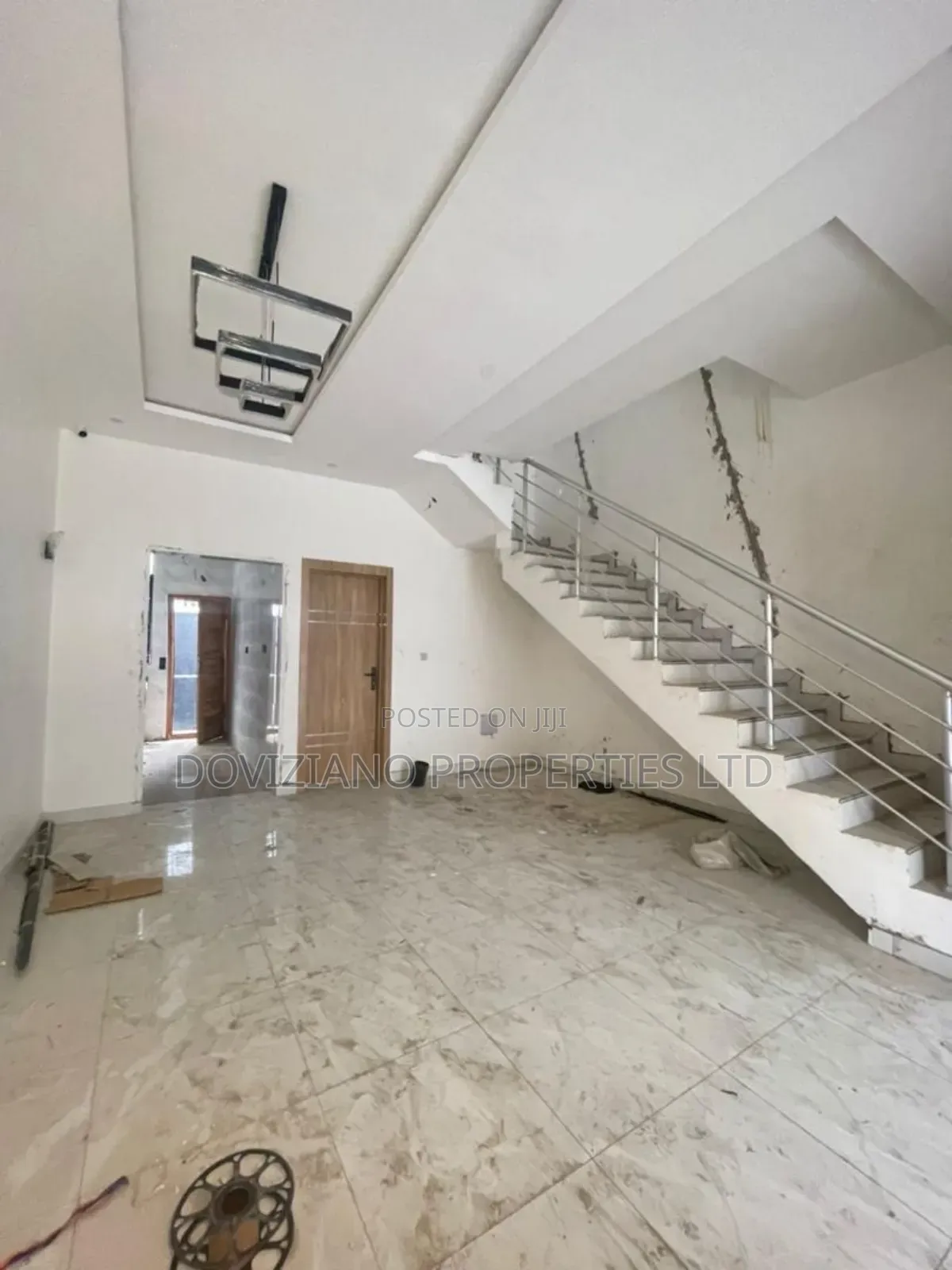4bdrm Duplex in Chevron for sale