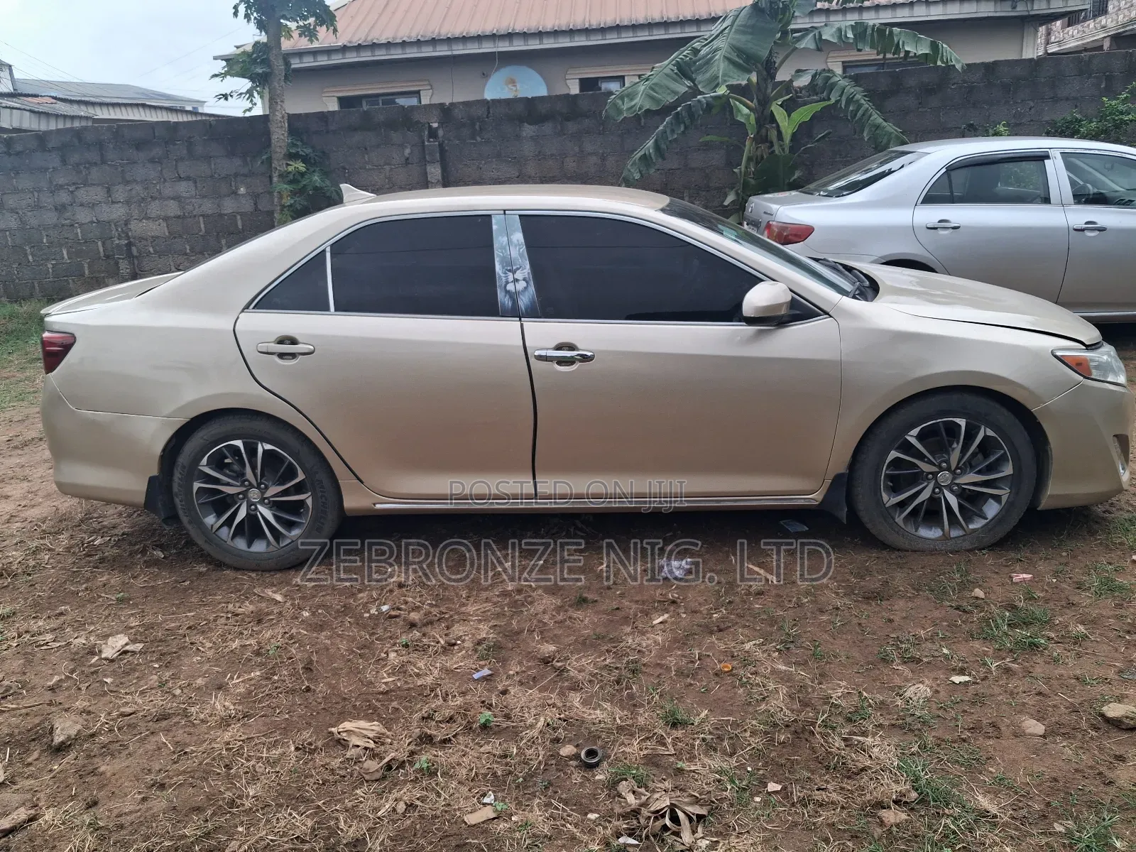 Toyota Camry LE 4dr Sedan (2.5L 4cyl 6A) 2012 Gold