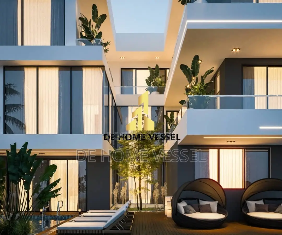 5bdrm Mansion in Osapa london for sale