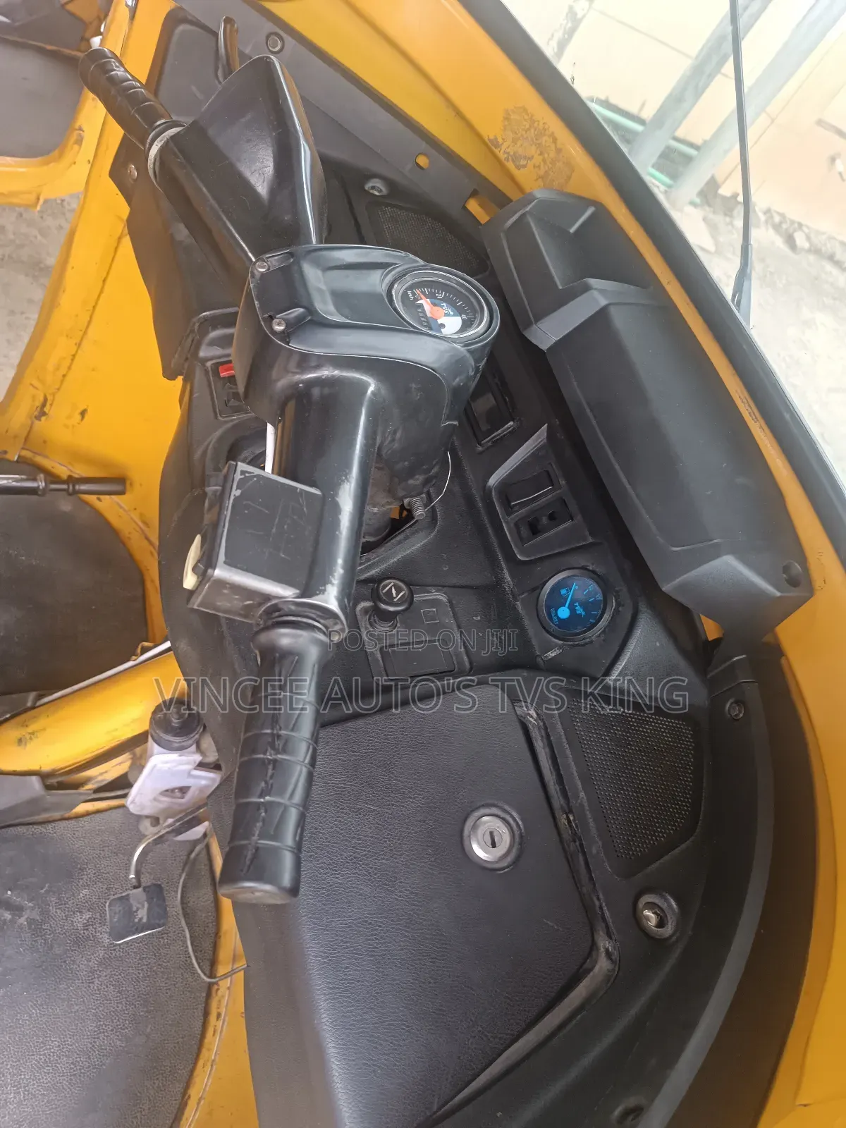 TVS Apache 180 RTR 2022 Yellow