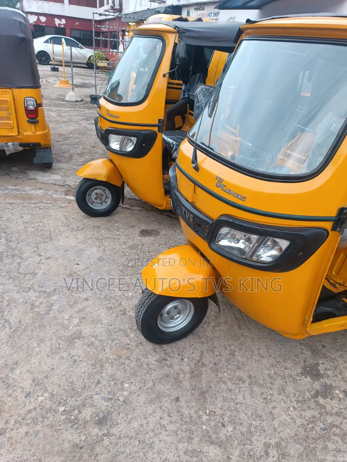 TVS King Cargo 2022 Yellow