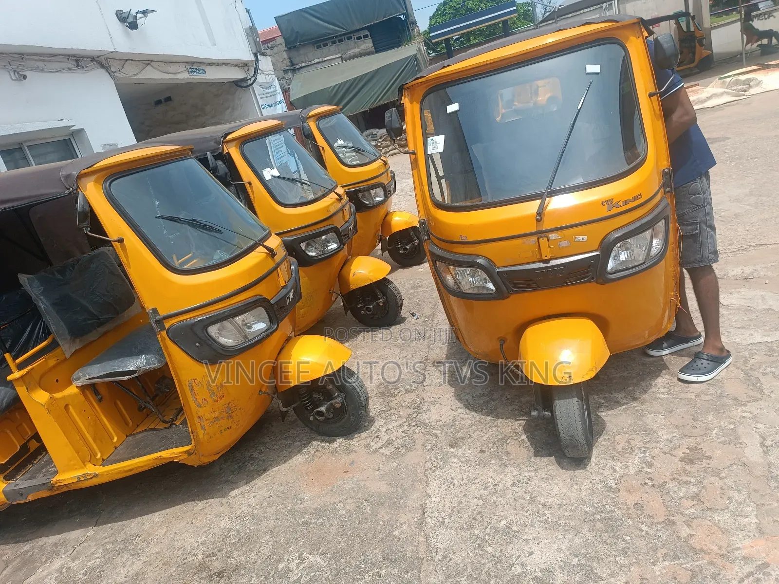 TVS King Cargo 2022 Yellow