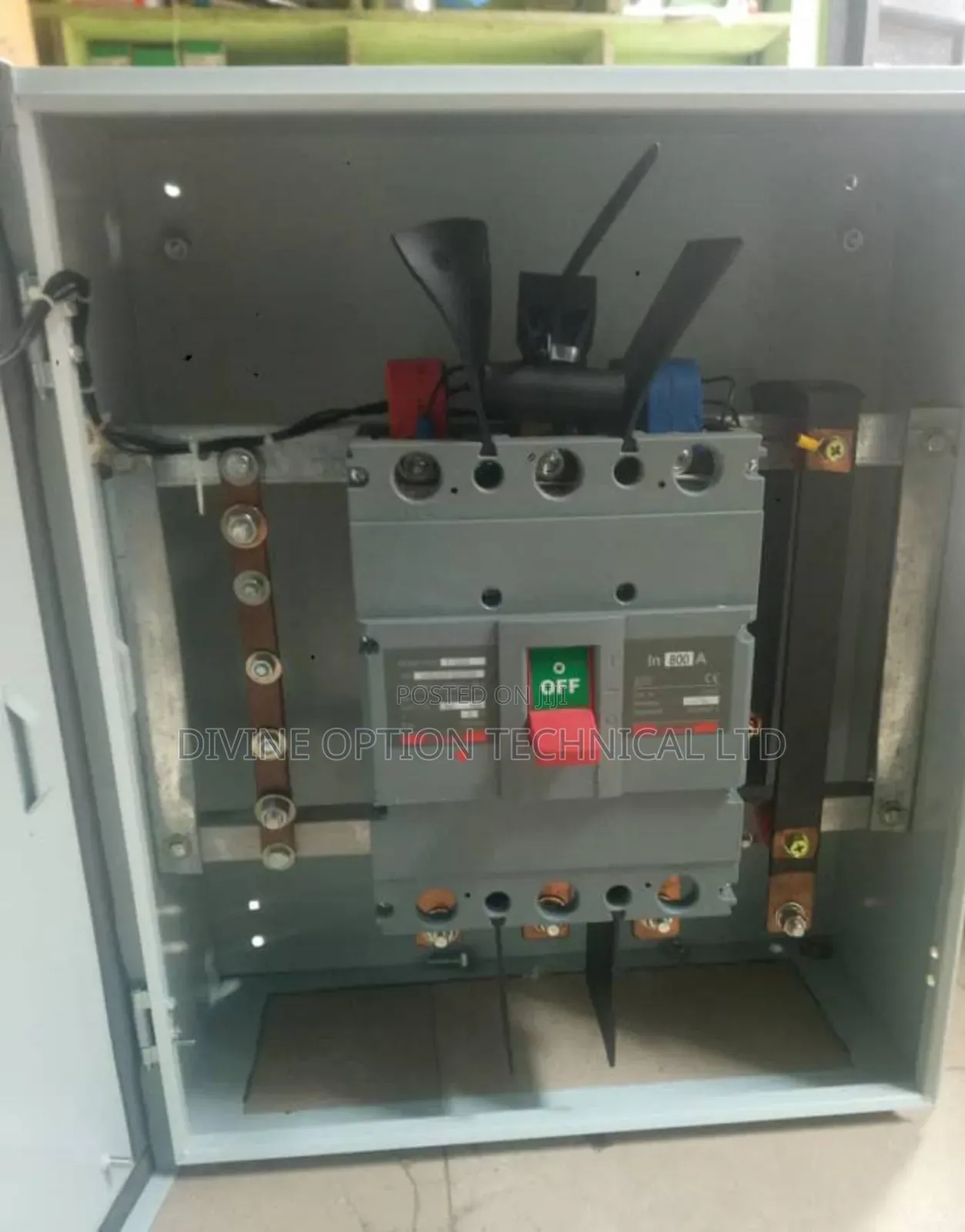 Main 1250amps Circuit Breaker Switch