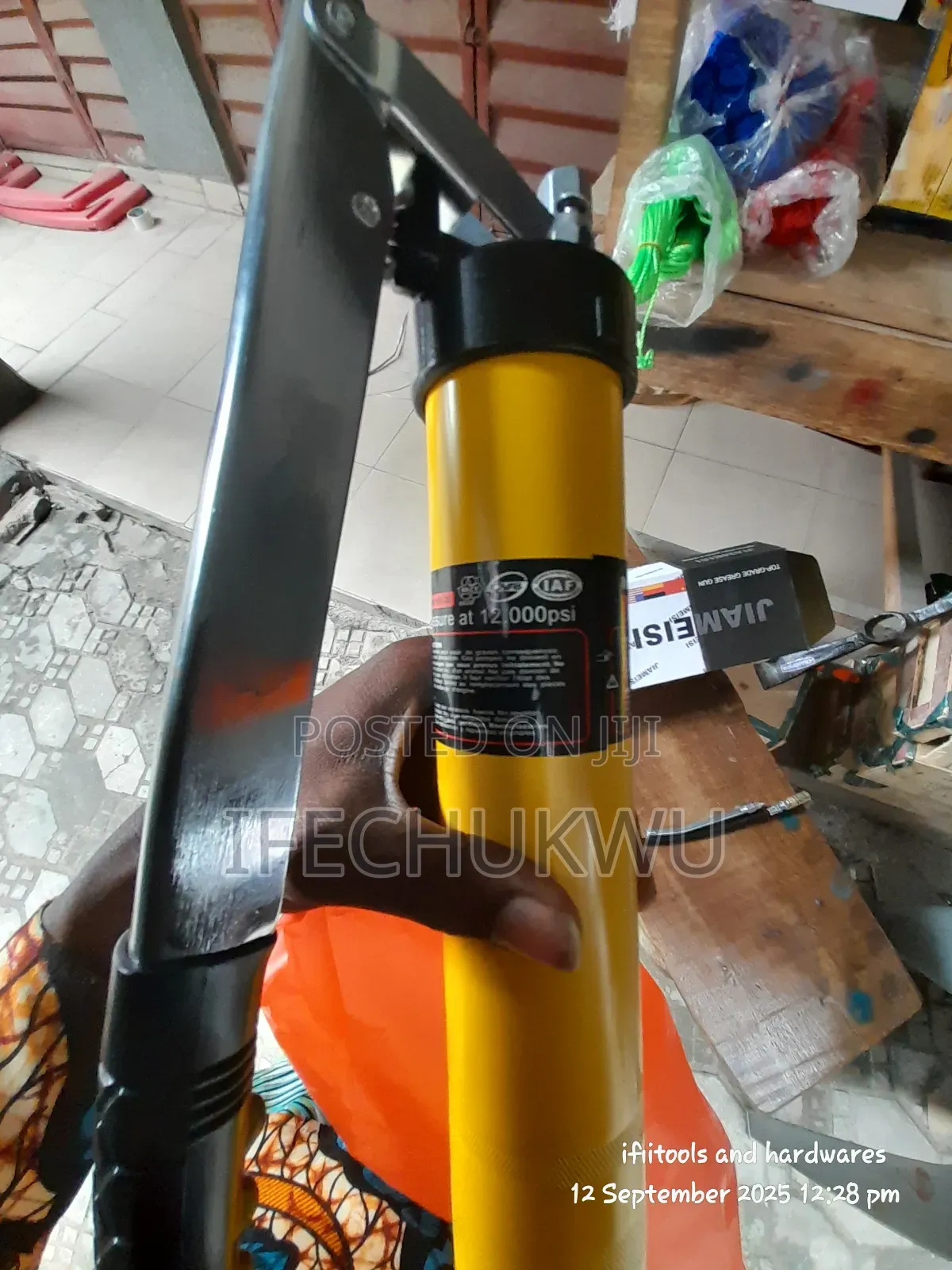 Heavy-Duty Grease Gun 12000 Psi