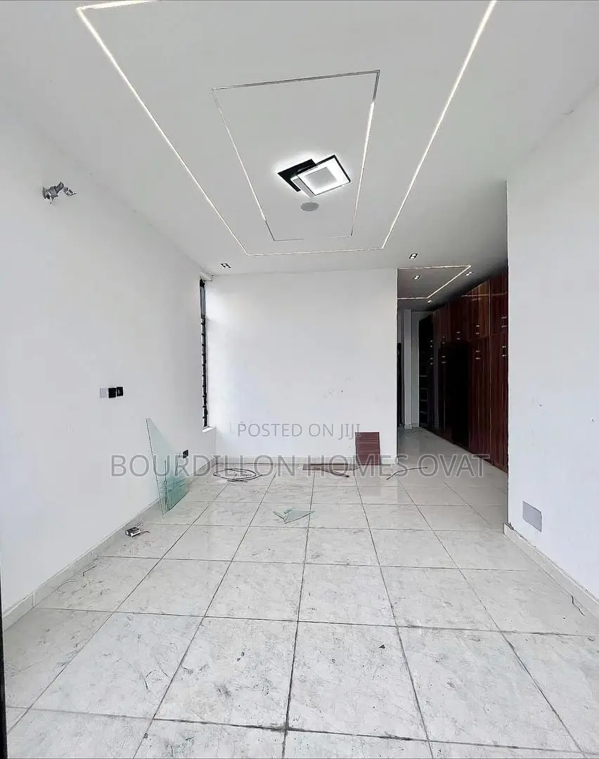 4bdrm Duplex in Ikota for sale