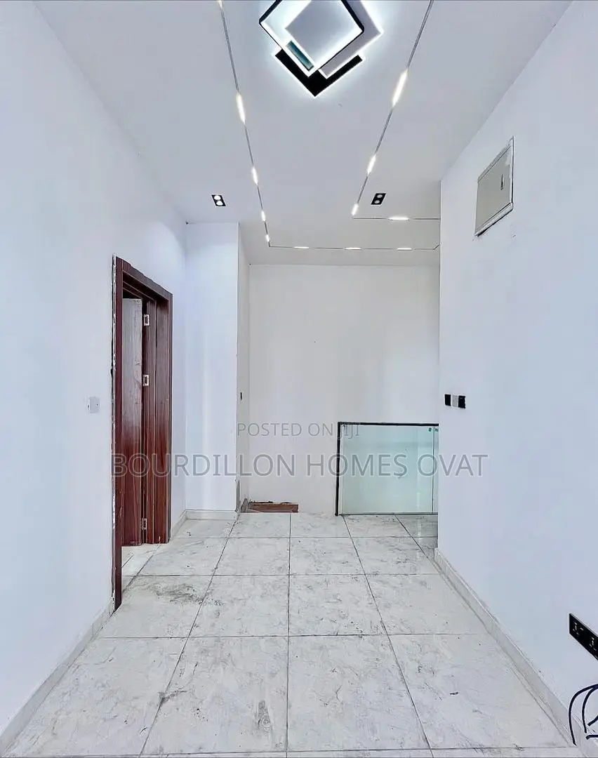 4bdrm Duplex in Ikota for sale