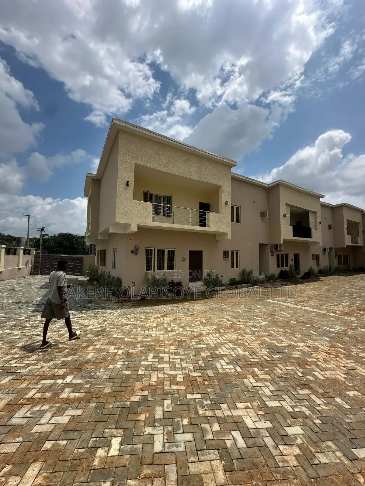 4bdrm Townhouse/Terrace in Lifecamp for sale
