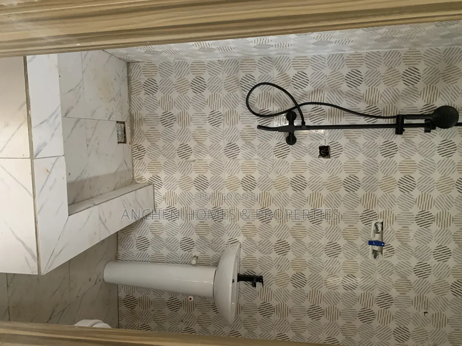 3bdrm Block of Flats in Disney Homes, Lekki for sale