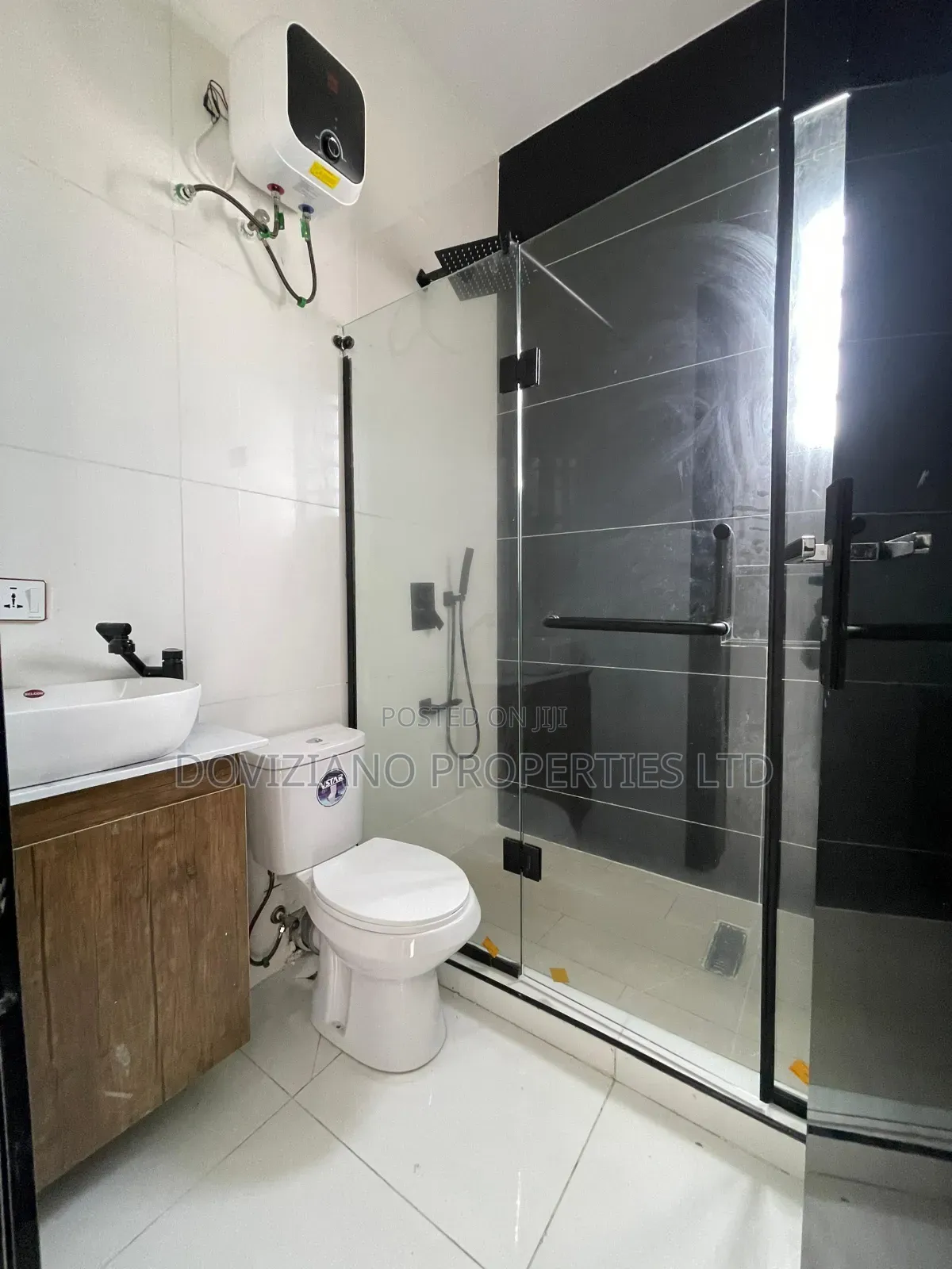 5bdrm Duplex in Chevron for sale