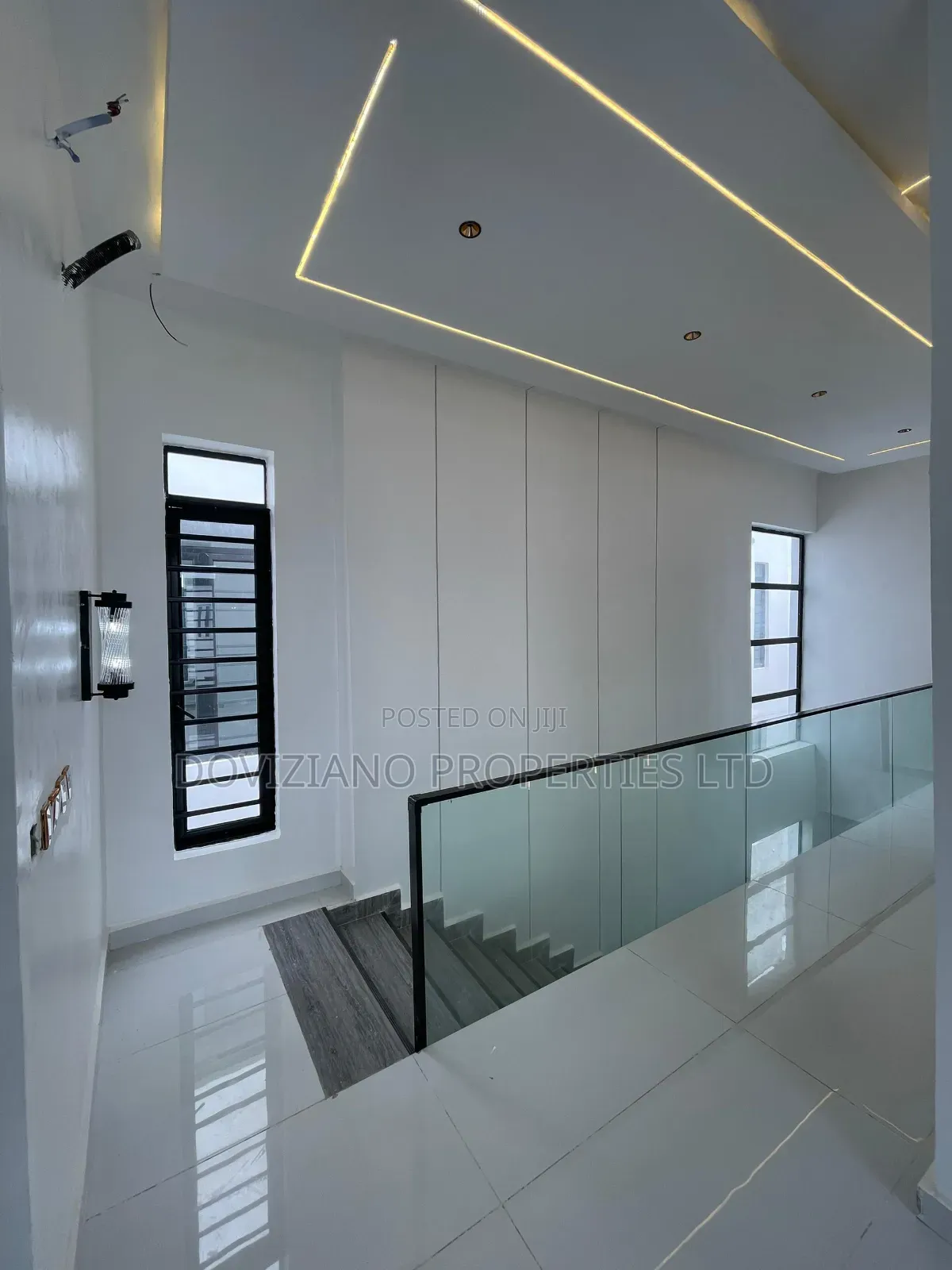 5bdrm Duplex in Chevron for sale