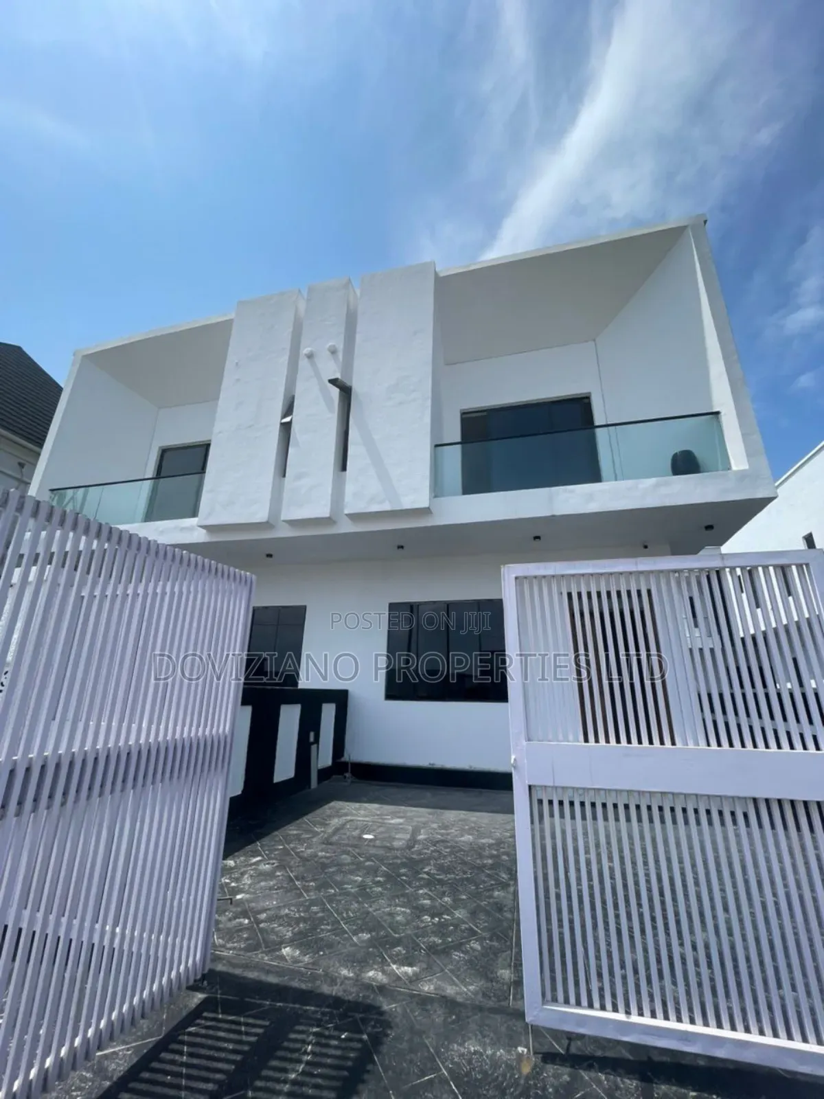 4bdrm Duplex in Chevron for sale