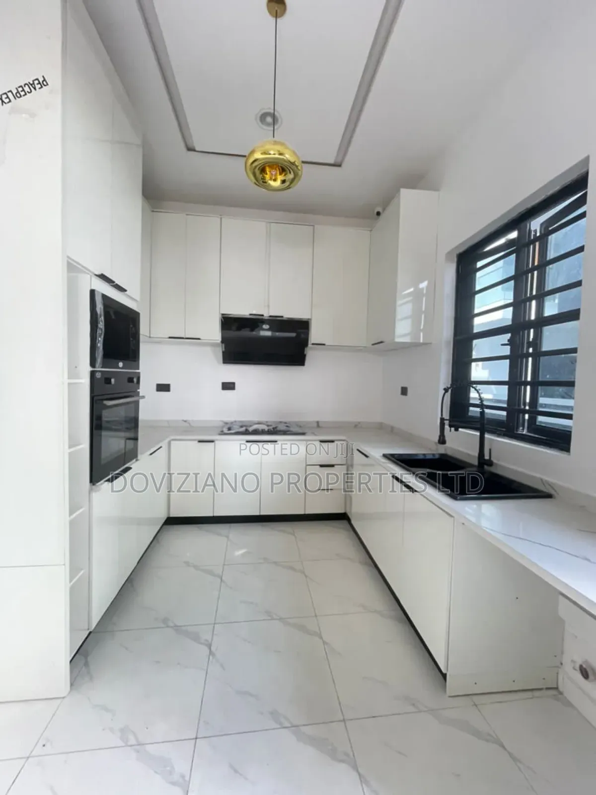 4bdrm Duplex in Chevron for sale