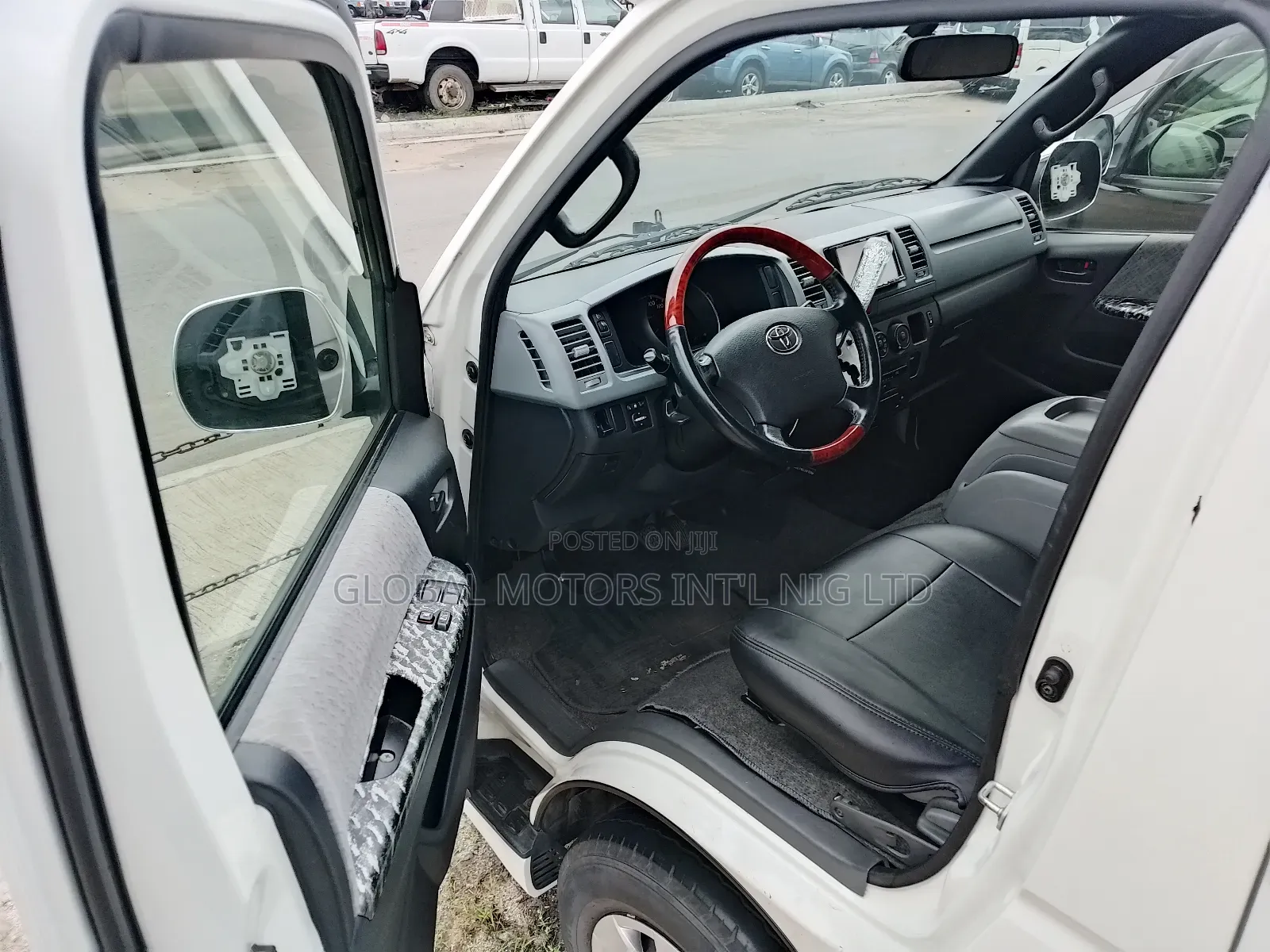Toyota HiAce 2012 White