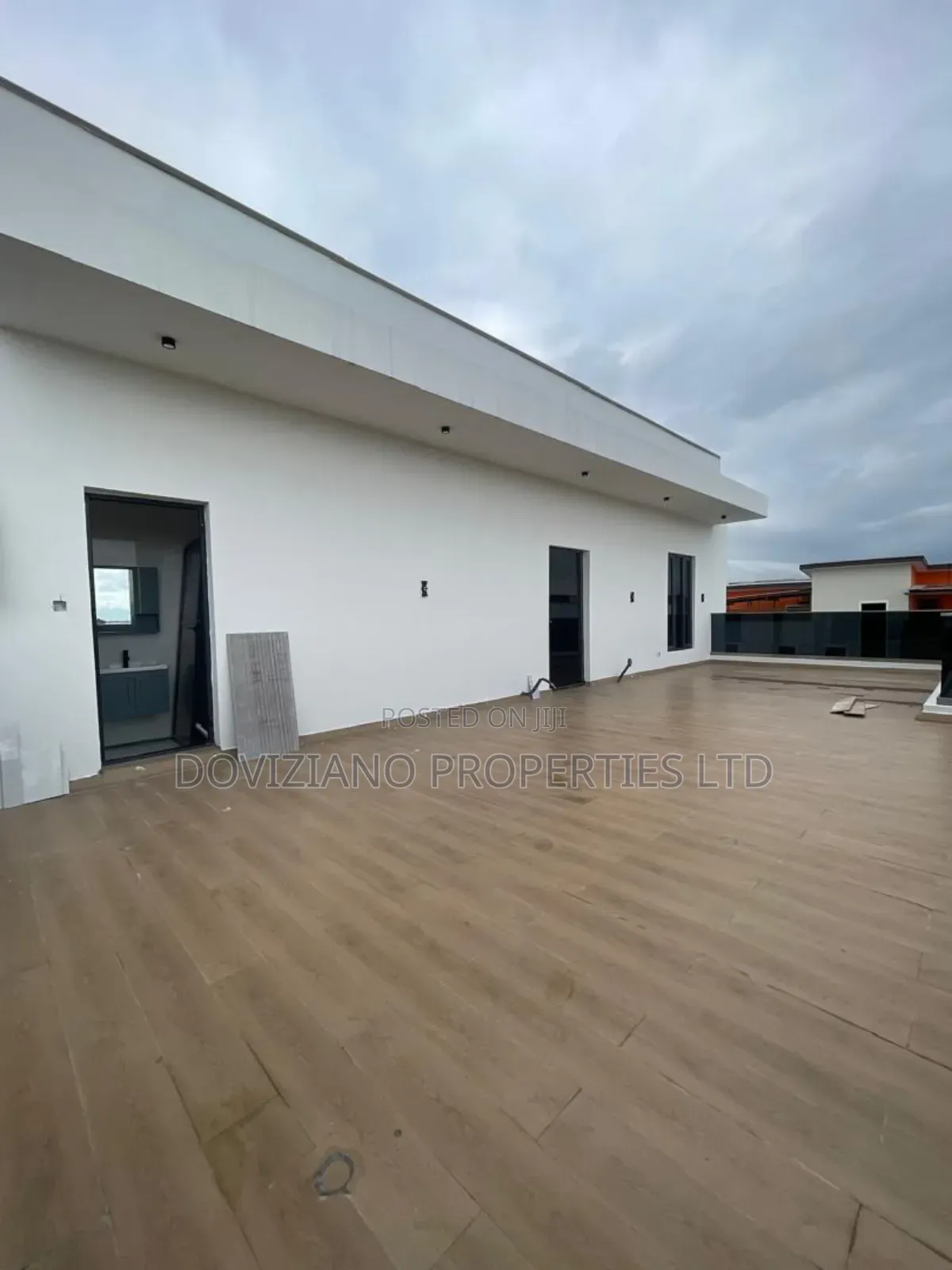 5bdrm Duplex in Osapa london for sale