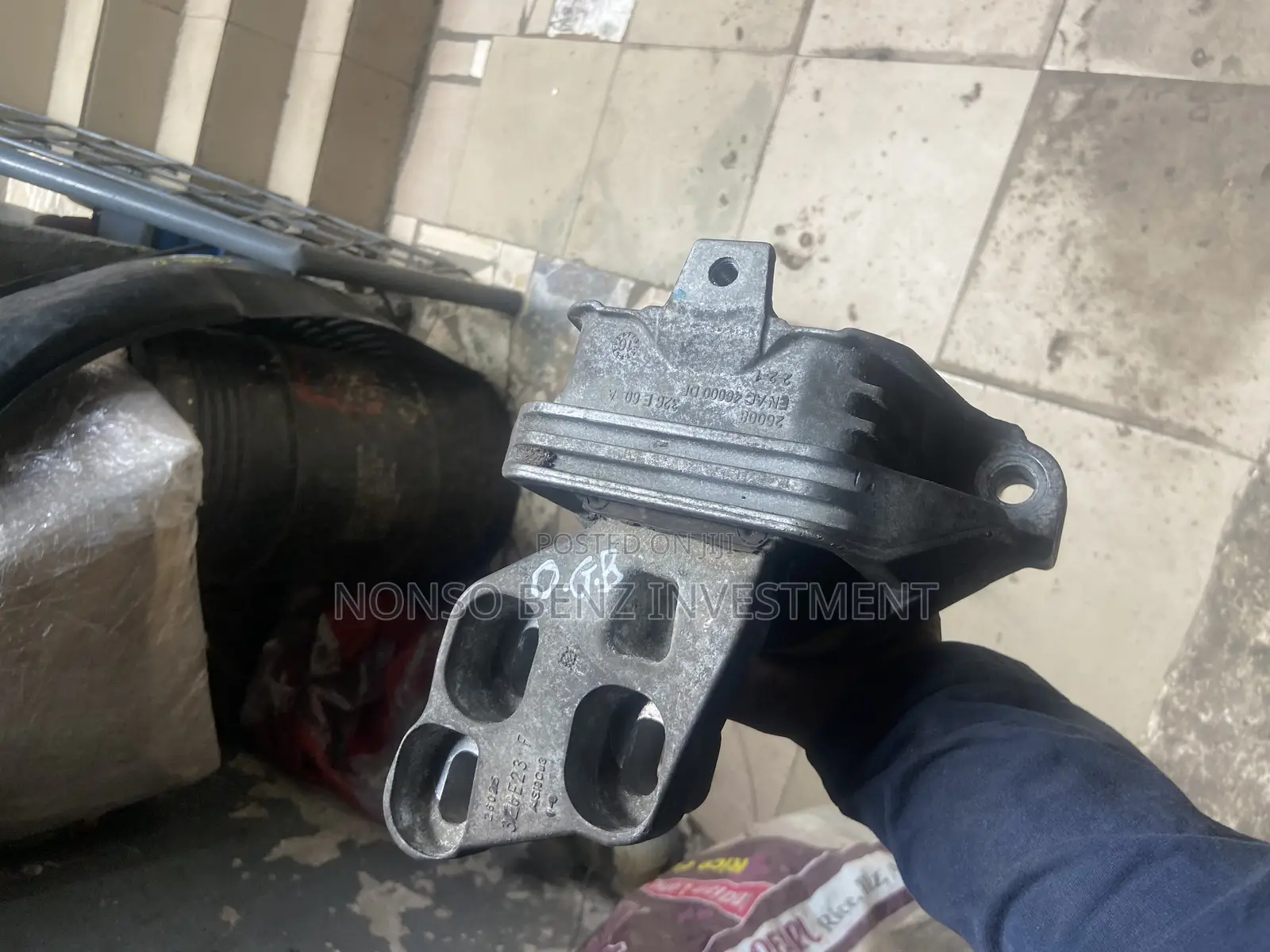 Gearbox Mount/Seat Cla, Gla
